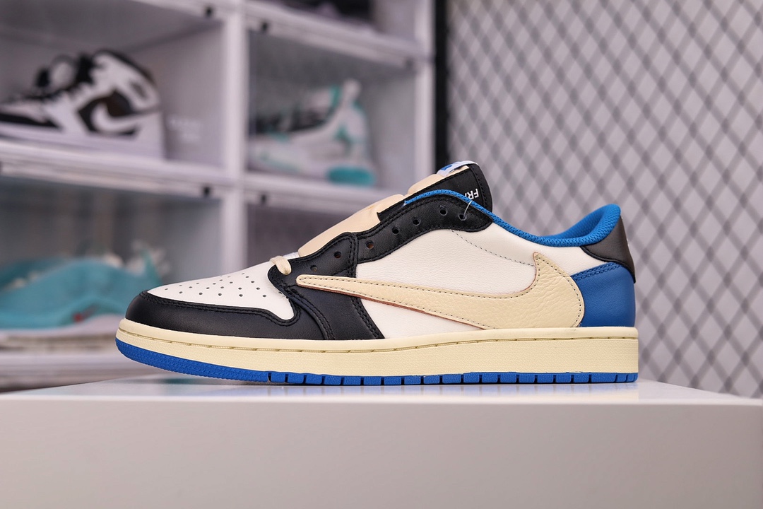 K0 K0 纯原版本 AS NK Travis Scott x Fragment Design x Air Jordan 1 Low 藤原浩三方联名 白蓝黑 倒钩低帮 原配方烧制大底 原厂SDS皮料全部采用德国进口电脑针车机台 针距、边距完全同步原鞋 原档案刺绣飞翼Logo 目前市面最高水准