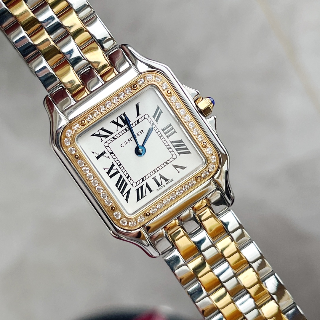 NO:142835,anthère de Cartier #Cartier Cheetah Series Diamond Ring Women's Small and Medium Model, Ronda Switzerland imported quartz movement. 316L stainless steel case, small size (22mm wide, 30mm long) medium size (27mm wide, 37mm long) crown inlaid with natural lapis lazuli, (platinum plated version is Moissan spinel crown) silver-plated dial, quenched blue pointer, bezel inlaid with rivet decoration, 316L stainless steel bracelet, sapphire mirror, disassembled chain links consistent with the original design screw rotary, cartier, cartier19860909anthère de Cartier #卡地亚猎豹系列钻圈 女装中小号表款,朗达瑞士进口石英机芯.316L精钢表壳,小号尺寸（宽22mm 长30mm）中号尺寸（宽27mm 长37mm）表冠镶嵌天然青金石,（镀白金版本为莫桑尖晶表冠）镀银表盘,淬火烧蓝指针,表圈镶嵌铆钉装饰,316L精钢表链,蓝宝石镜面,拆卸链节与原版一致设计螺丝旋转式,,cartier,cartier,Watch