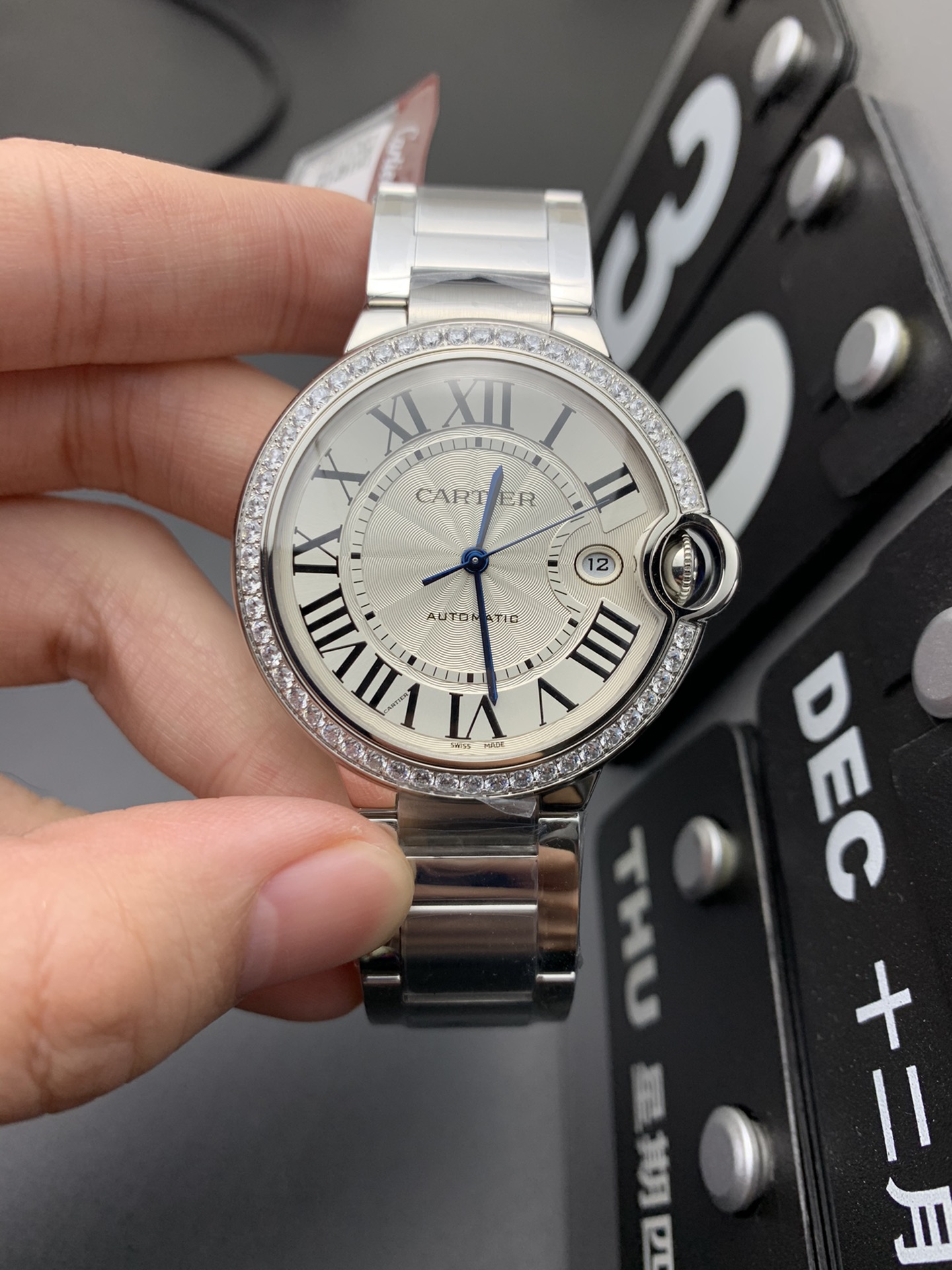Cartier 钻圈 球