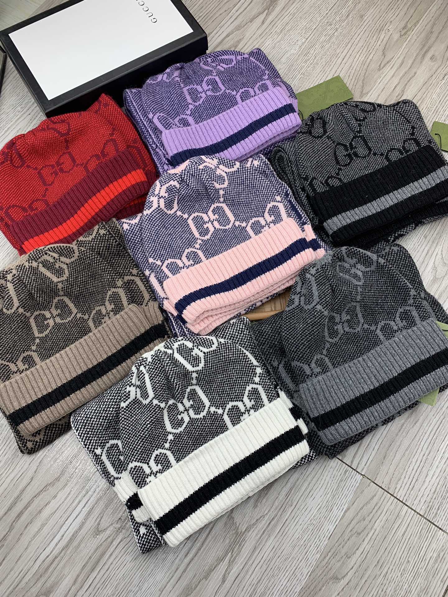 🌹。G家。【羊毛套装帽子】经典套装帽子！帽子➕围巾！材质：70%羊毛➕30%兔毛。暖暖哒超级舒服～冬日小姐姐减龄神器哦～