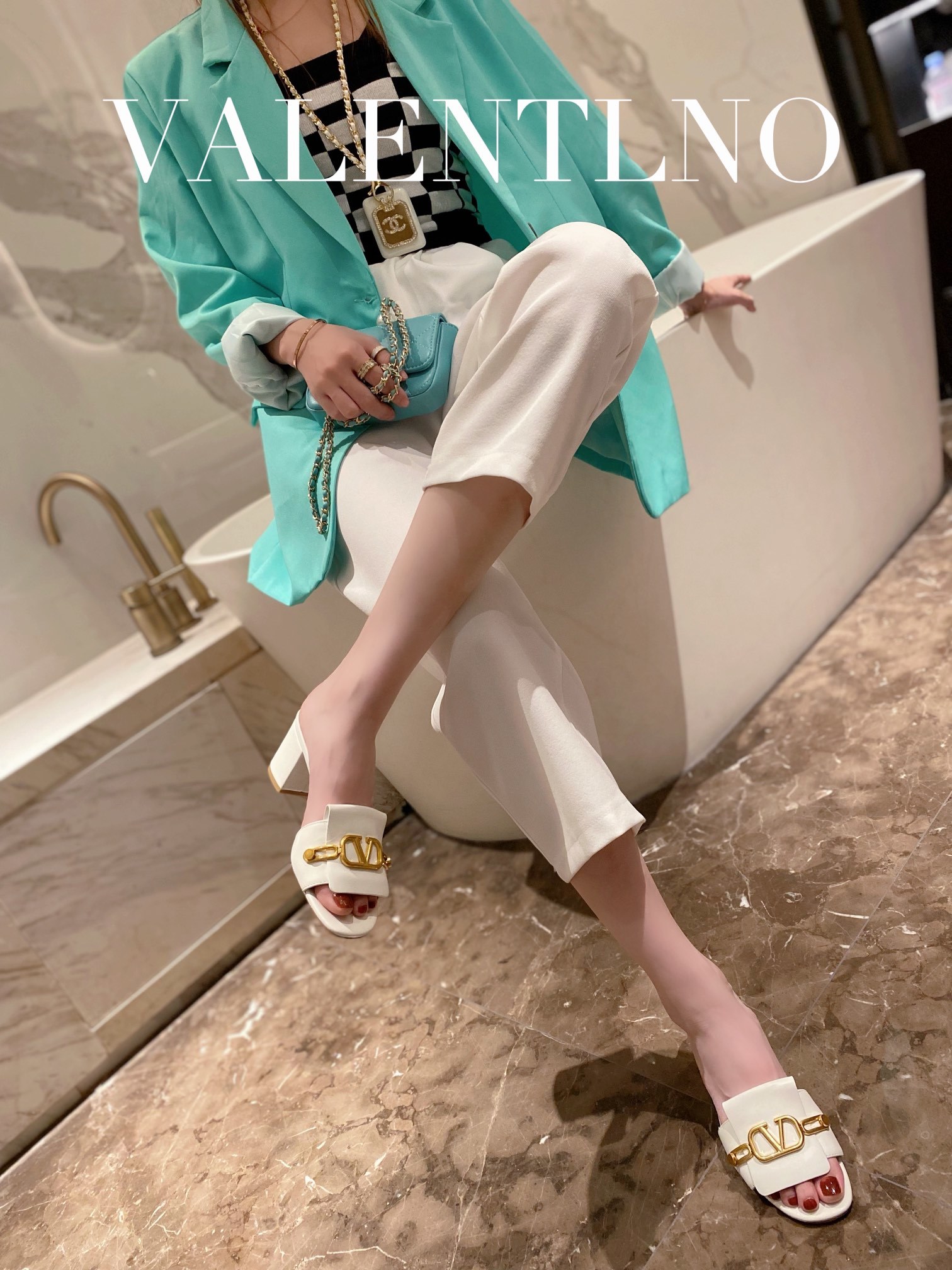 华伦天奴ͥ年春夏新款女士拖鞋独特的V