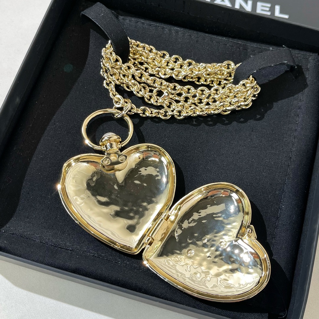 CHANEL香奈儿双c金色桃心毛衣链项链