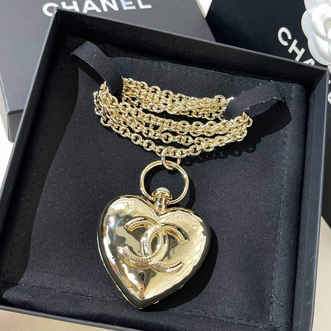 CHANEL香奈儿双c金色桃心毛衣链项链