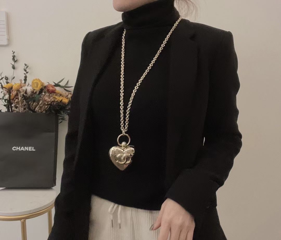 CHANEL香奈儿双c金色桃心毛衣链项链