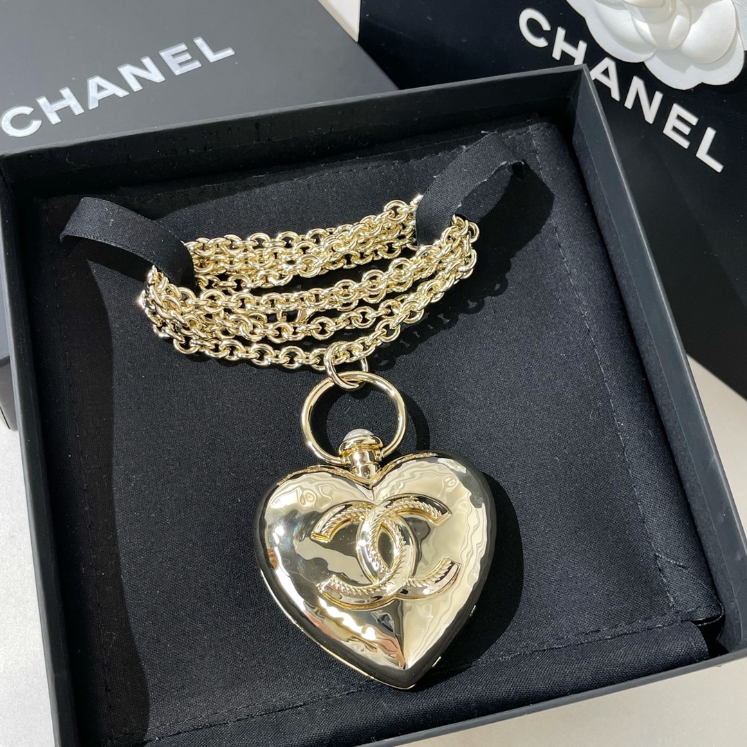CHANEL香奈儿双c金色桃心毛衣链项链