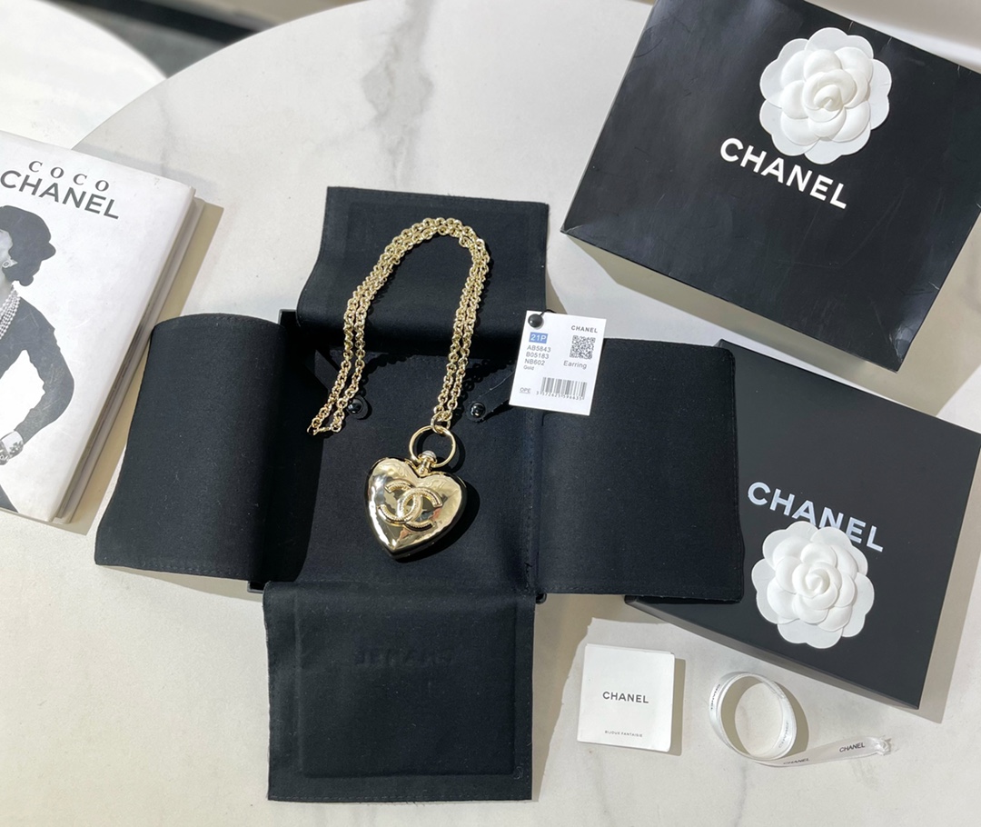 CHANEL香奈儿双c金色桃心毛衣链项链