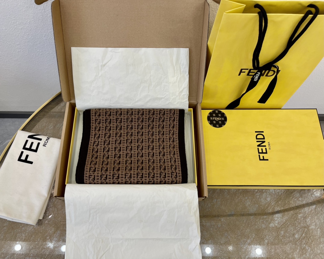 FENDI芬迪FF微型图案新款针织羊毛围巾