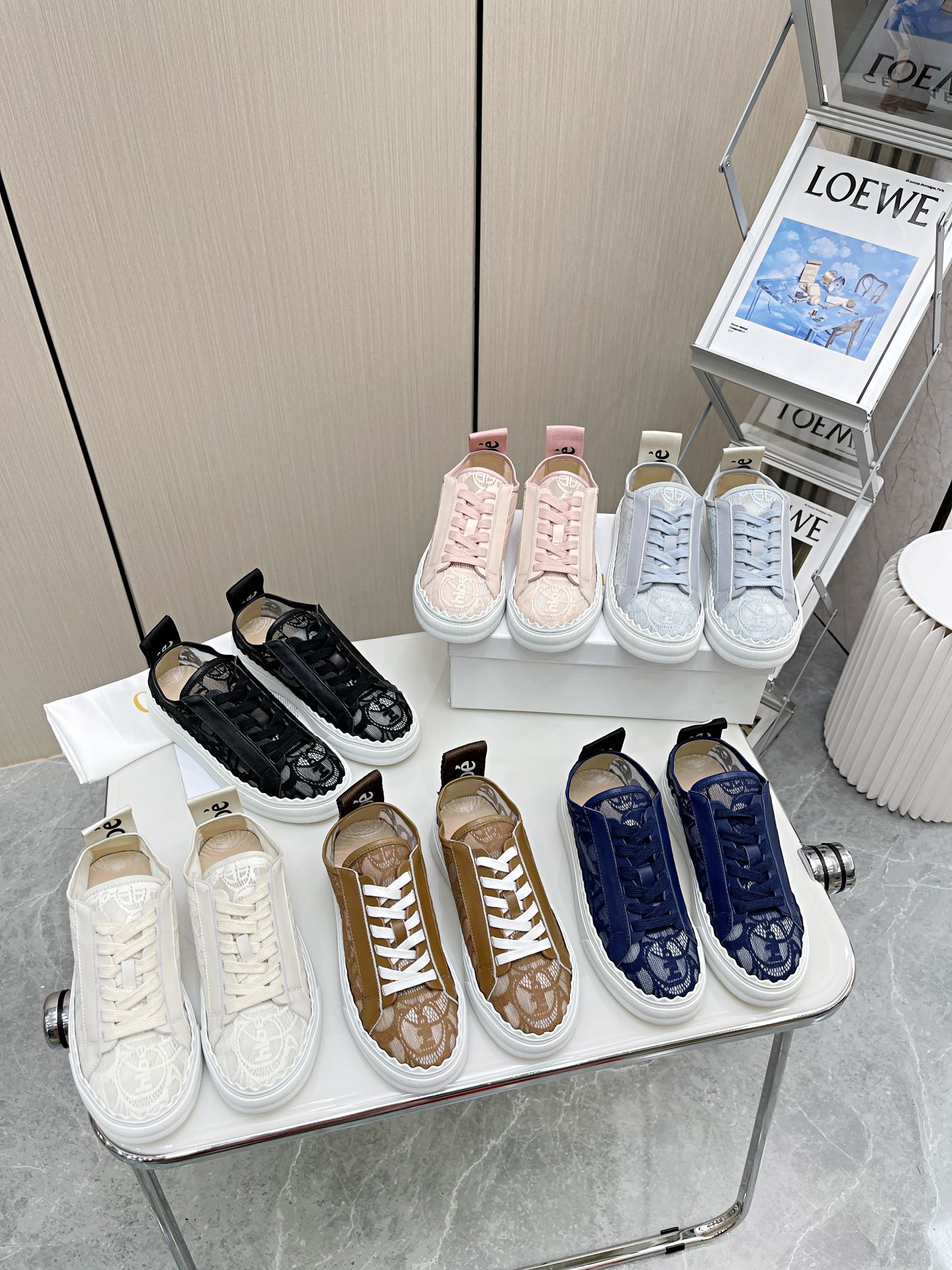 NO:235283,ChIOe 2025 Spring and Autumn New Net Shoes!  The upper uses high-end lace imported from abroad from Italy, and the inner foot pad is imported sheepskin lid!  Original rubber outsole!  It has a certain hardness, resilience, comfortable to walk, and 100% comfortable feet!  Only by getting started can you understand how good the texture is and how heavy the book is!  !  size :35-41 Factory P, high 200, casual shoes/sports shoes, sneakers, sheepskin19860909ChIOe蔻依2025春秋新款网鞋！鞋面采用了国外进口意大利进口高档蕾丝 内里垫脚进口羊皮里！原版橡胶大底！ 具有一定硬度性 回弹性 走起来又舒服 脚感舒适百分百！上手你才明白质感有多好 下的本有多重！ ！size :35——41 工厂P,高的200,休闲鞋/运动鞋,sneakers,sheepskin,Women's Shoes