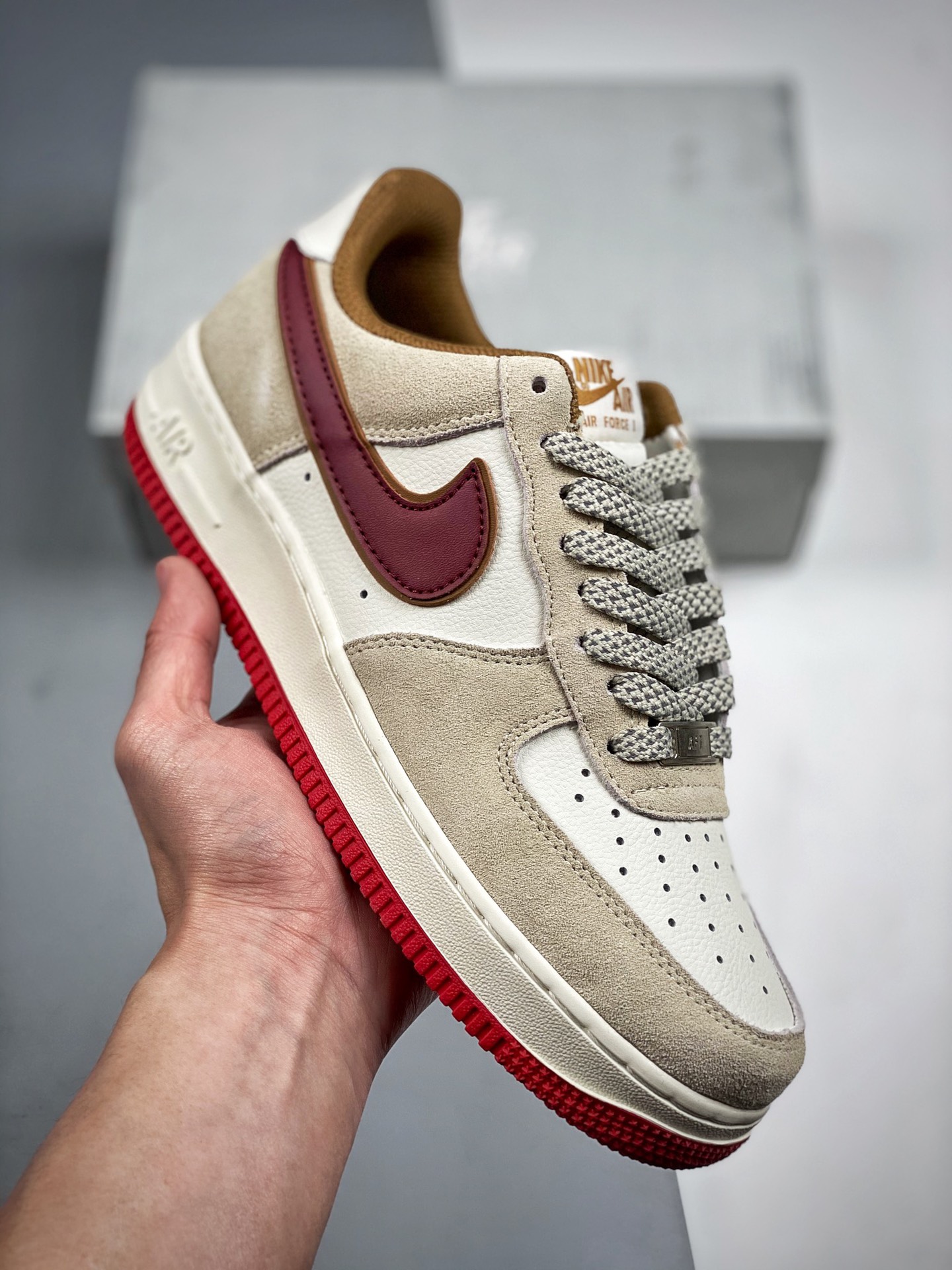 Nk Air Force 1'07 Low 米白红 原楦头原纸板 打造纯正空军版型 专注外贸渠道 全掌内置蜂窝气垫 #原盒配件 原厂中底钢印、拉帮完美 官方货号：DH7568-800 Size：36 36.5 37.5 38 38.5 3…