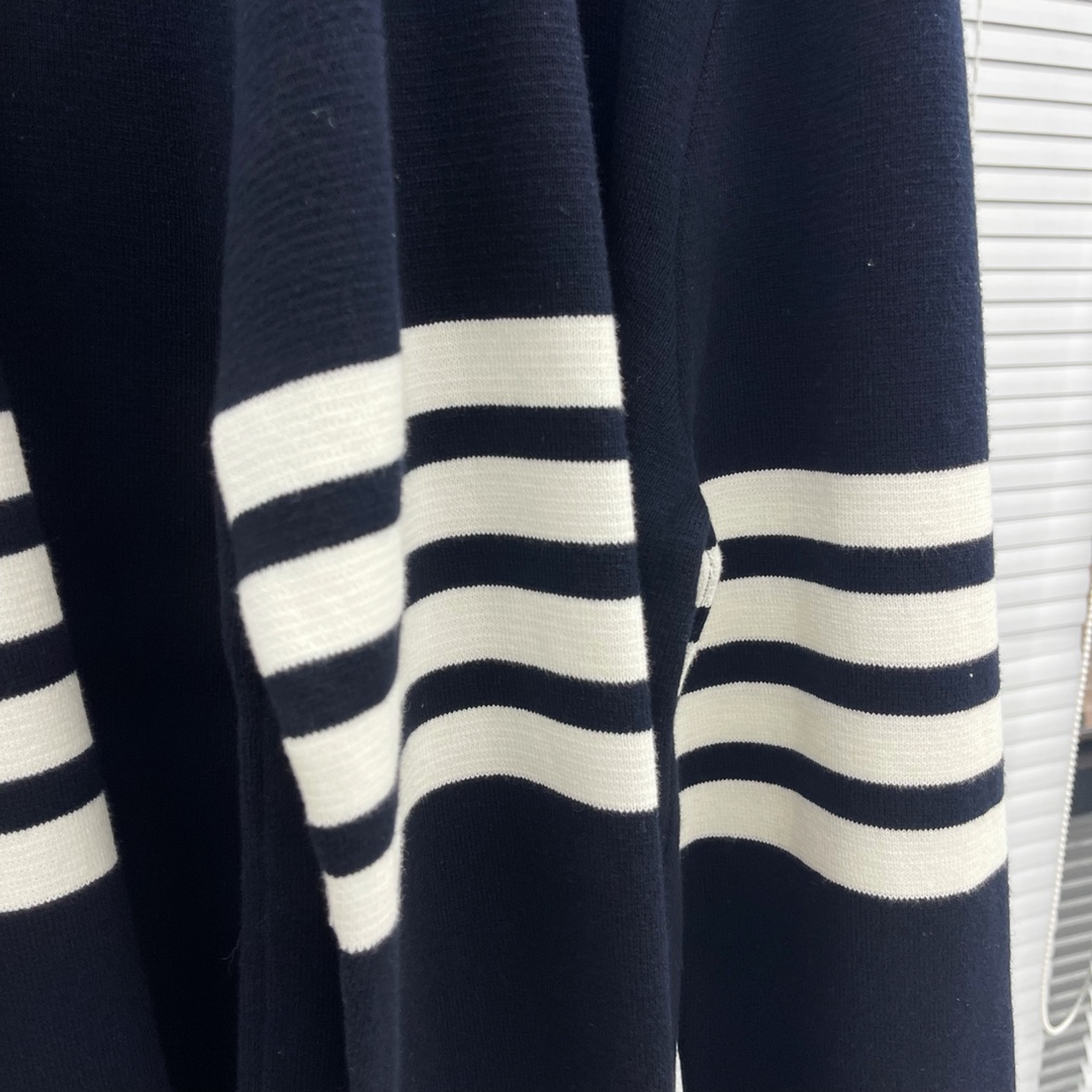 톰브라운 남성 니트 142873 Thom Browne Knit 상세 이미지 6