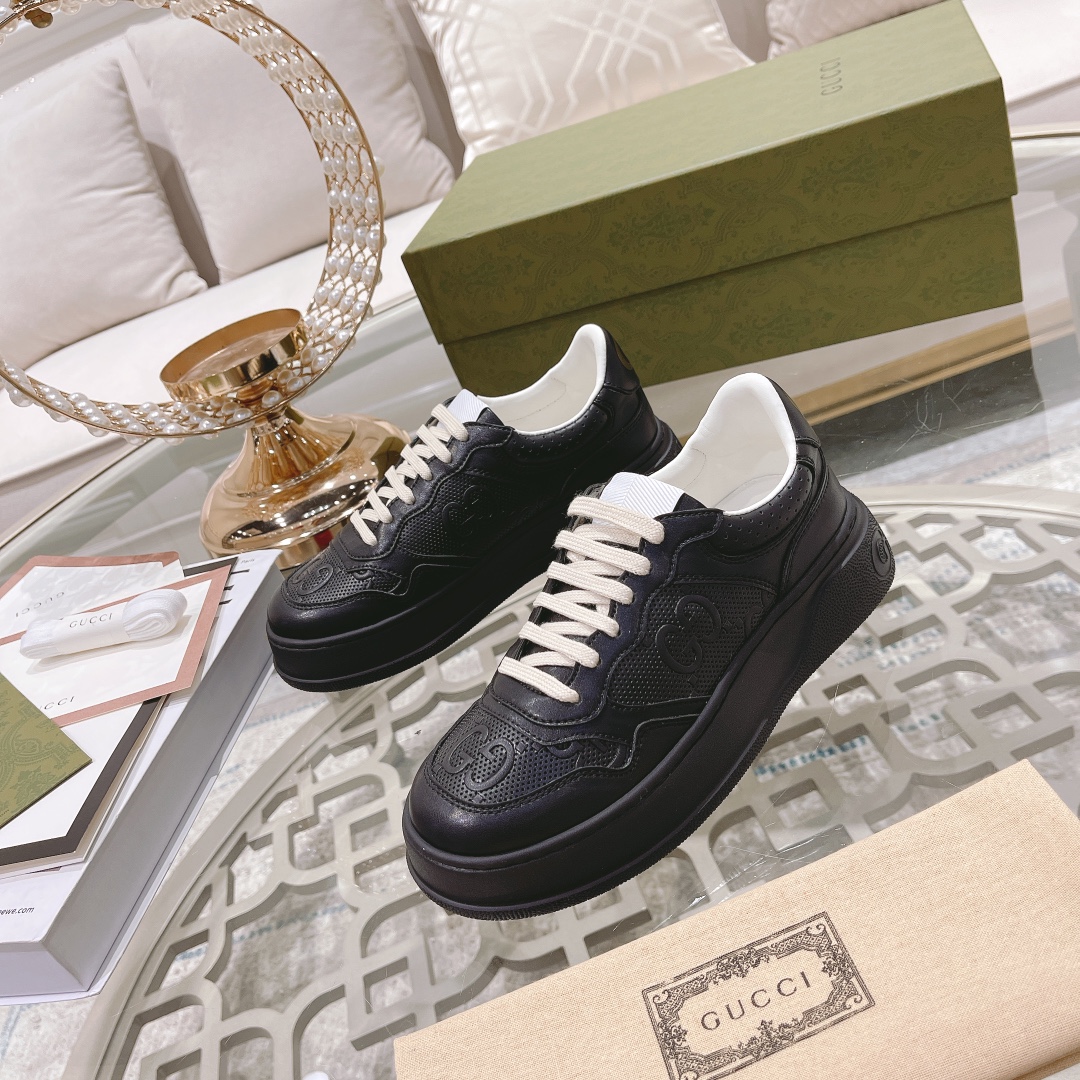 NO:173565,Men.GUCC·Gucci SS New Series Sports Shoes Thick-soled Small White Shoes Casual Board Shoes GG Couple Style White Shoes simultaneous style, catwalk style celebrities, internet celebrities, live broadcasts, etc. must be planted in grass and call. The style design is light luxury retro, thick sole heightened, similar to the upgraded version of classic small white shoes. The top version upper original custom calfskin fabric is matched with GUCC classic presbyterian webbing, perforation, embossing craftsmanship, inner cowhide, foot pad cowhide, comfortable and soft feet!  Original replica 11 mold opening IP light material bottom, 4cm heightened thick bottom!  Size number for women 35-40 men 39-45 Packaging counter aviation packaging, casual shoes/sports shoes, gucci, gucci, sneakers, cowhide19860909男.GUCC·古驰 ss新款 系列运动鞋厚底小白鞋休闲板鞋 GG情侣款小白鞋专柜同步款,走秀款明星、网红、直播等必定种草打call 款式设计轻奢复古,厚底增高,相似于经典小白鞋的升级版 最顶级版本鞋面原版定制小牛皮面料,搭配GUCC经典老花布织带、穿孔、压纹工艺,内里牛皮,垫脚牛皮,脚感舒适柔软！原版复刻11开模IP轻料底,4cm增高厚底！ 码数女35-40男39-45 包装专柜航空包装,休闲鞋/运动鞋,gucci,gucci,sneakers,cowhide,Women's Shoes