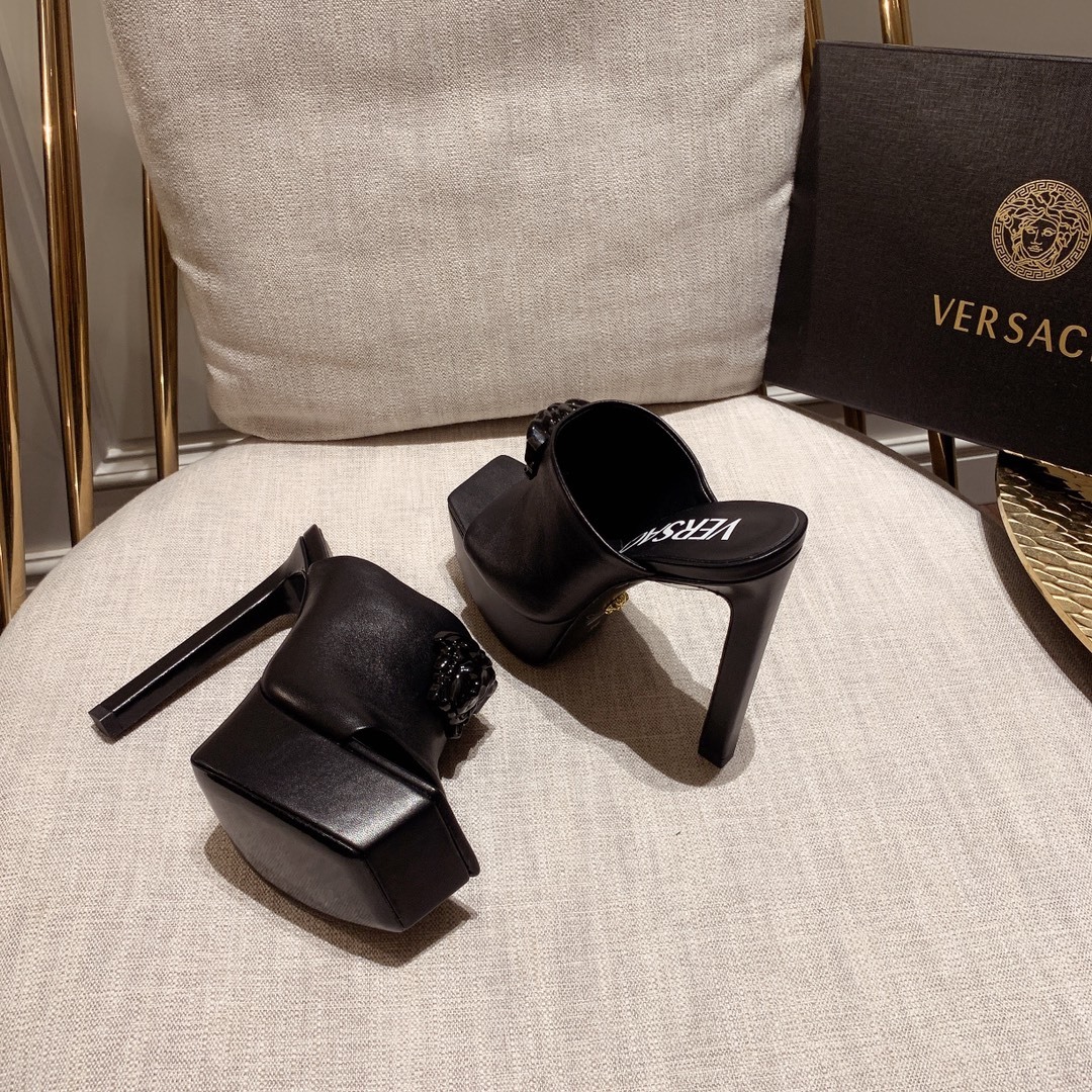 VERSACE范思哲秀场春夏新款鞋美