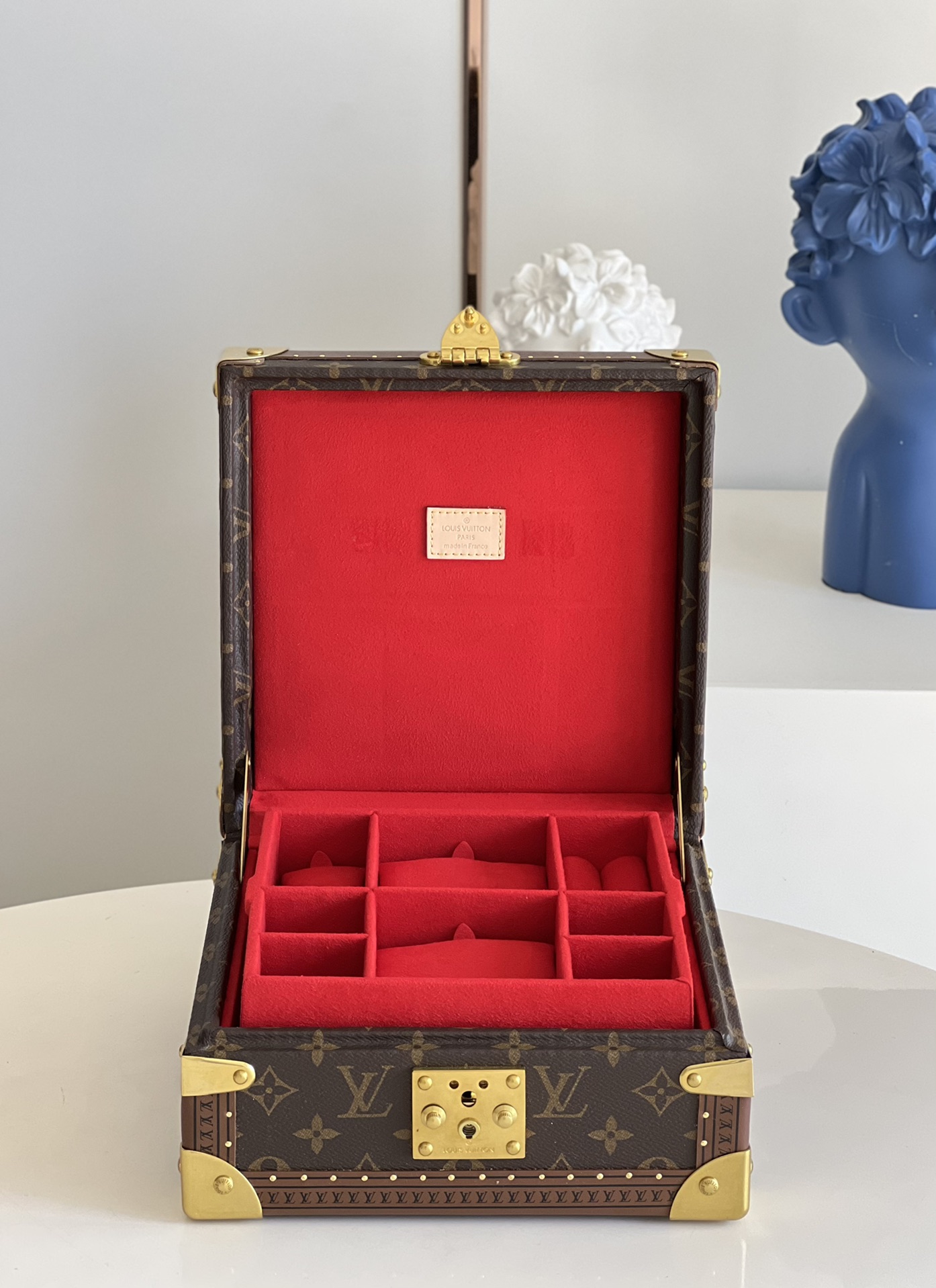 NO:270054,【Jewelry Box Red】Can be stored in layers, in different categories. It is equipped with small pads to ensure that the jewelry is stored properly. The design is practical, safe and reliable, and it is a good companion for traveling. Size 24 x 12.5 x 24 cm,,earrings,necklace,bracelet,ring,bracelet19860909【珠宝盒 红色】可分层分类存放戒指、项链、手链、耳环与手镯.配有小衬垫,确保珠宝存放妥善.设计实用、安全牢靠,是外出旅行的好伴侣.尺寸24 x 12.5 x 24 厘米,,earrings,necklace,bracelet,ring,bracelet,luggage