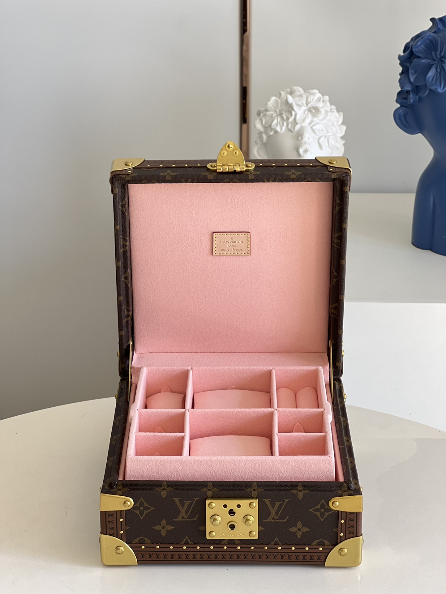 NO:270057,【Jewelry Box Pink】Can be stored in layers, in-storey rings, necklaces, bracelets, earrings and bracelets. It is equipped with small padding to ensure proper storage of jewelry. The design is practical, safe and reliable, and it is a good companion for traveling. Size 24 x 12.5 x 24 cm,,earrings,necklace,bracelet,ring,bracelet19860909【珠宝盒 粉色】可分层分类存放戒指、项链、手链、耳环与手镯.配有小衬垫,确保珠宝存放妥善.设计实用、安全牢靠,是外出旅行的好伴侣.尺寸24 x 12.5 x 24 厘米,,earrings,necklace,bracelet,ring,bracelet,luggage