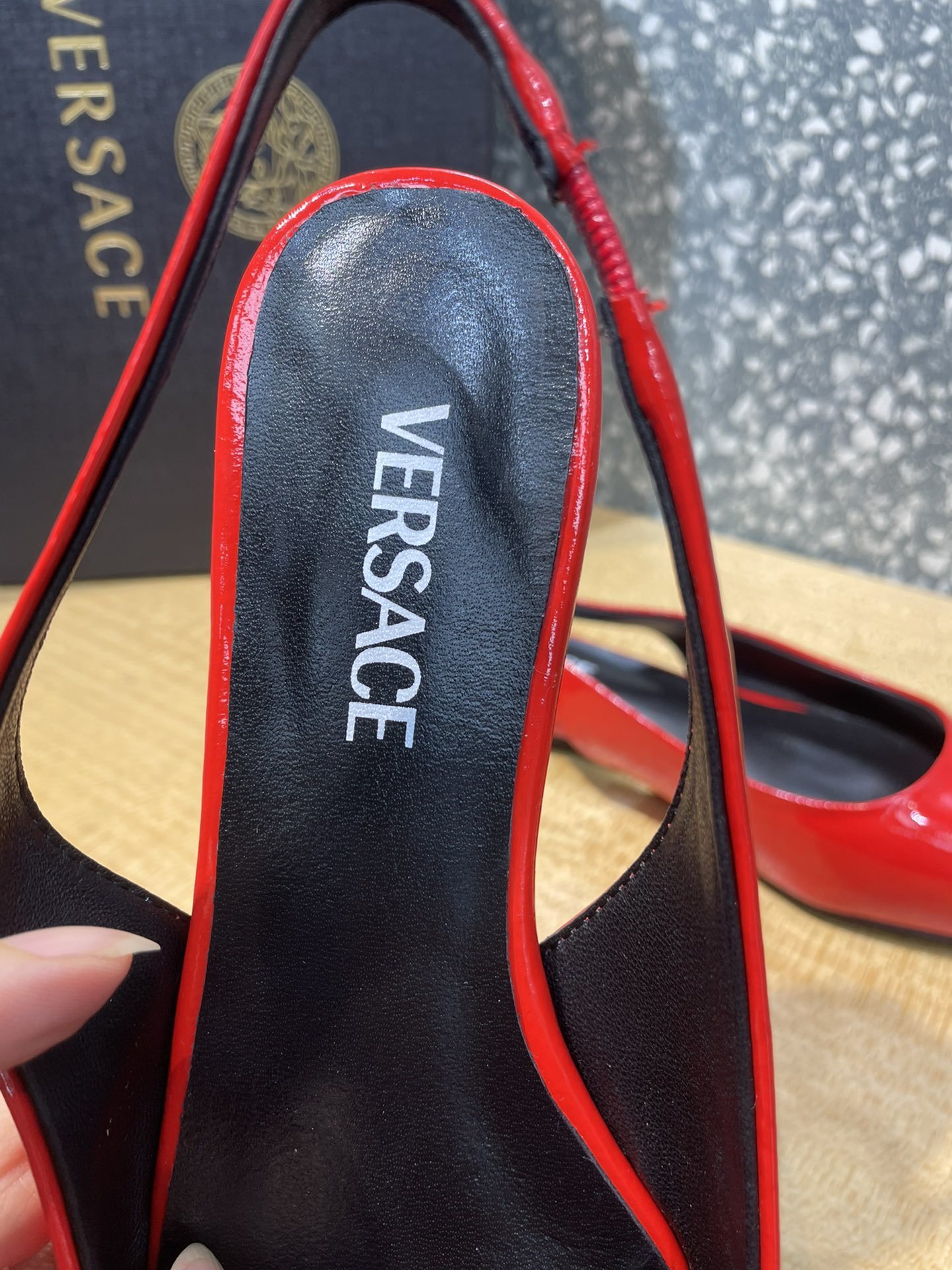 Versace系列推出最高端版本颜色