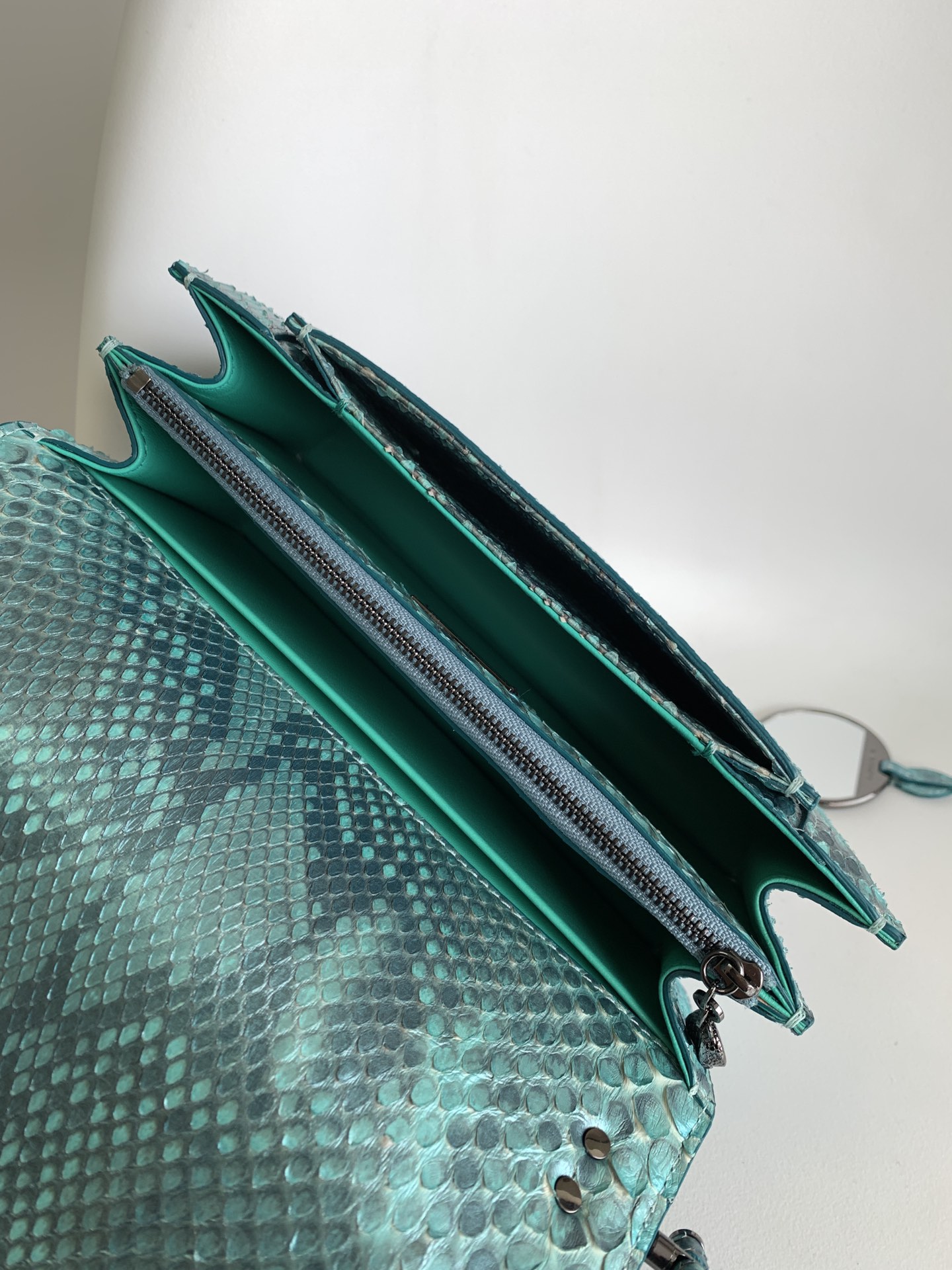 BVLGARI宝格丽SERPENTI FOREVER蟒蛇皮肩背包291076