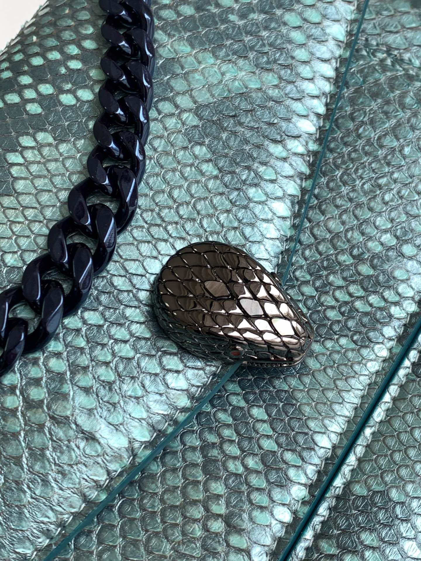 BVLGARI宝格丽SERPENTI FOREVER蟒蛇皮肩背包291076