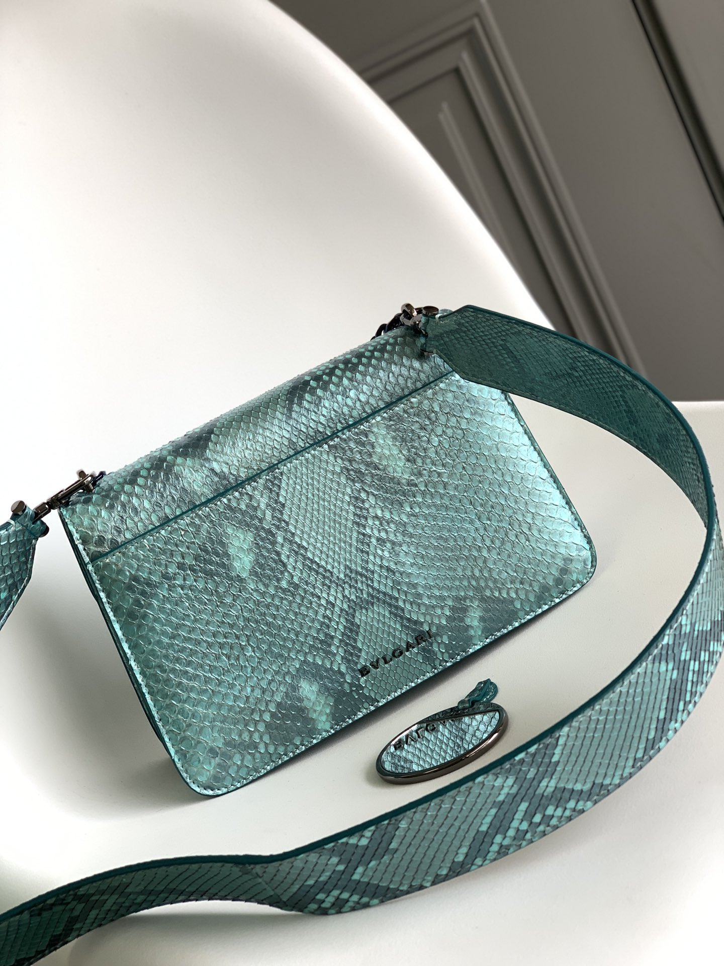 BVLGARI宝格丽SERPENTI FOREVER蟒蛇皮肩背包291076