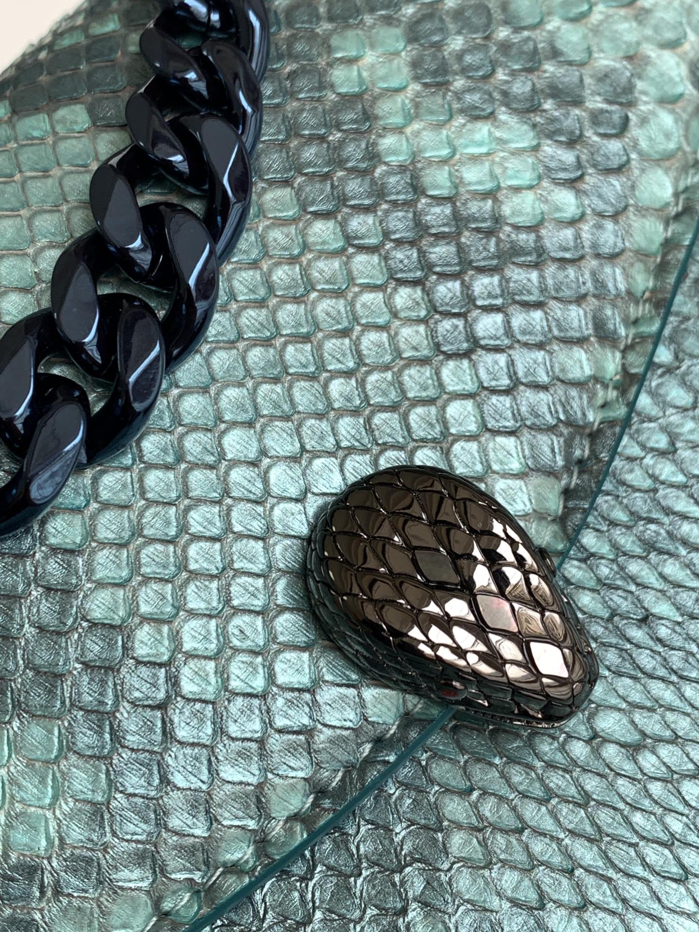 BVLGARI宝格丽SERPENTI FOREVER”蟒蛇皮肩背包291077