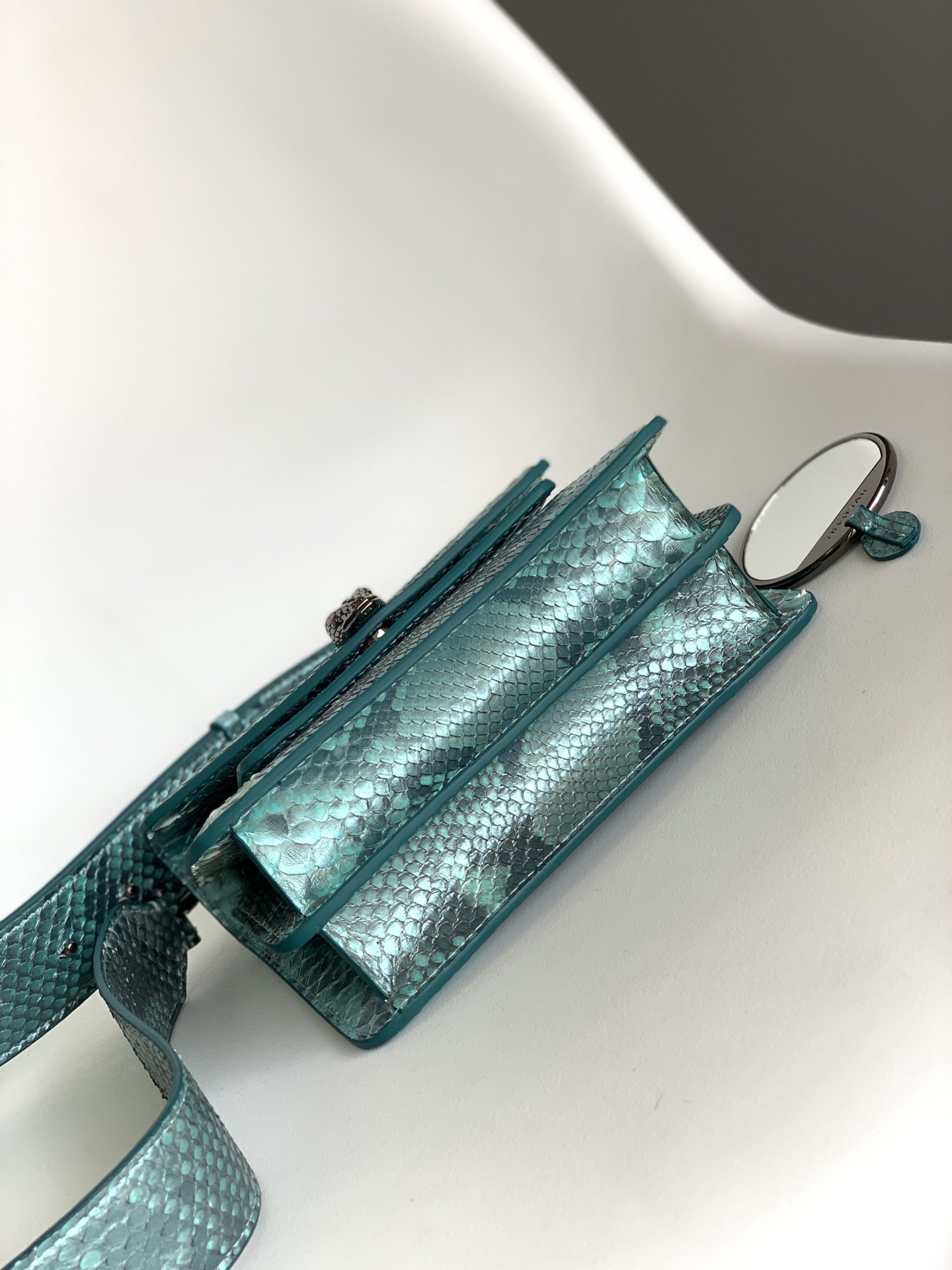 BVLGARI宝格丽SERPENTI FOREVER”蟒蛇皮肩背包291077