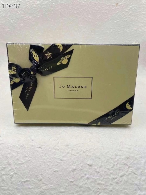 Jo Malone London Hand Cream Trio Set - White Box Edition, Holiday Gift 1 Jo Malone London Hand Cream Trio Set - White Box Edition, Holiday Gift