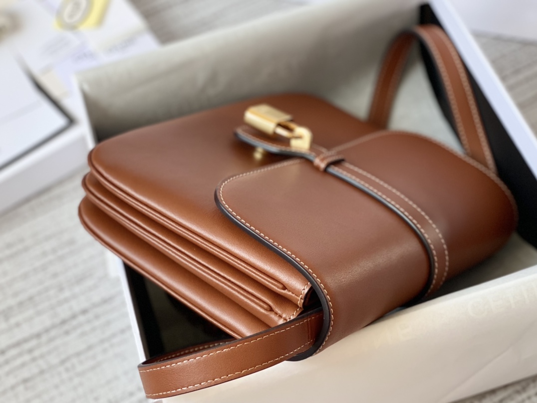 CELINE赛琳进口牛皮TABOU全新复古邮差包196583