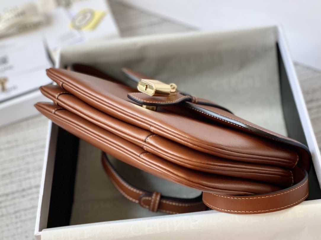 CELINE赛琳进口牛皮TABOU全新复古邮差包196583