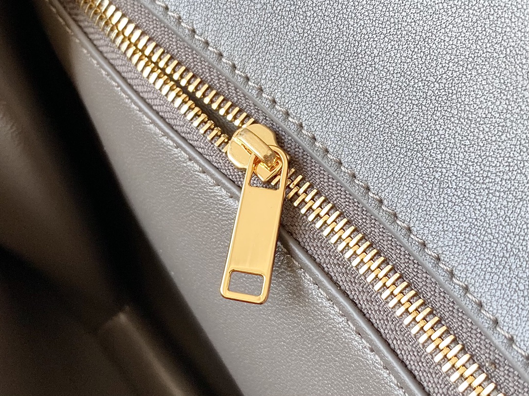 CELINE赛琳进口牛皮TABOU全新复古邮差包196583