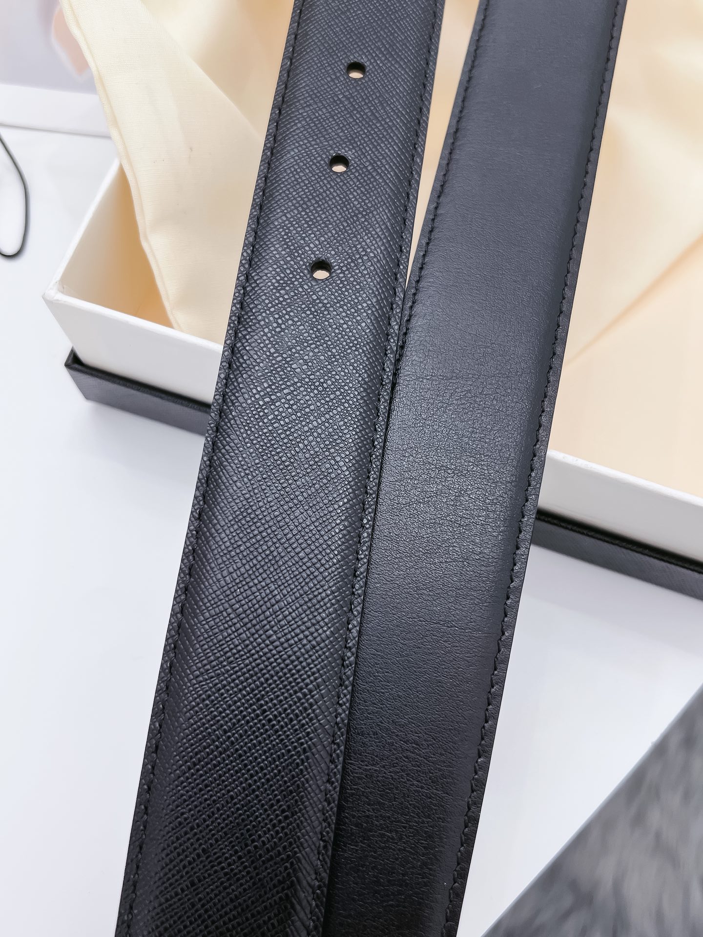 Montblanc 代购级 万宝龙 宽度3 5 CM休闲风格 进口小牛皮搭配进口小牛皮底 百搭简约的设计