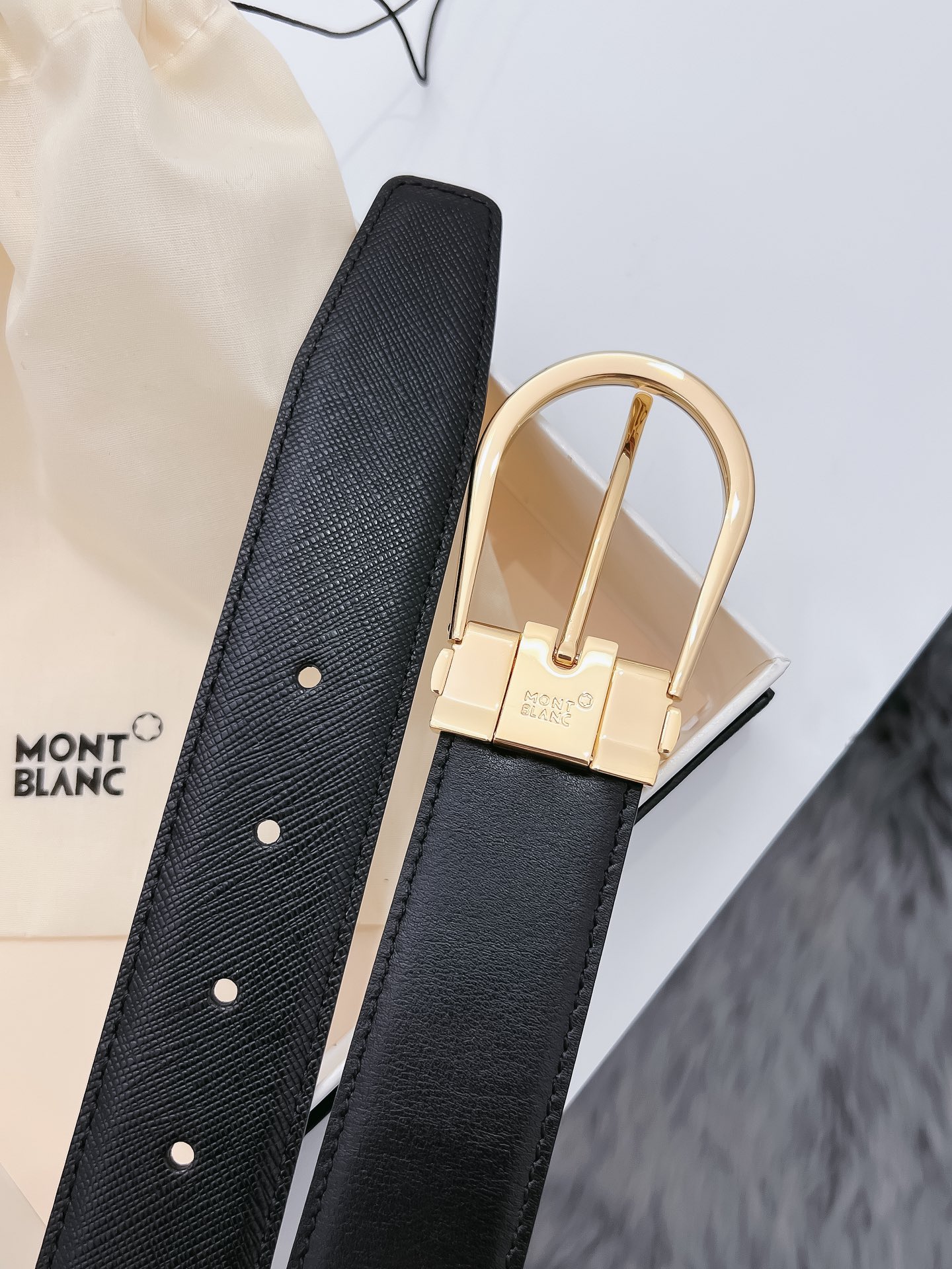 Montblanc 代购级 万宝龙 宽度3 5 CM休闲风格 进口小牛皮搭配进口小牛皮底 百搭简约的设计