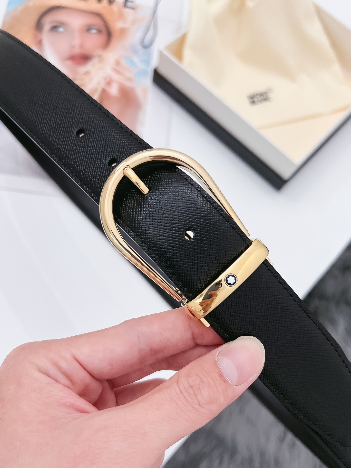 Montblanc 代购级 万宝龙 宽度3 5 CM休闲风格 进口小牛皮搭配进口小牛皮底 百搭简约的设计