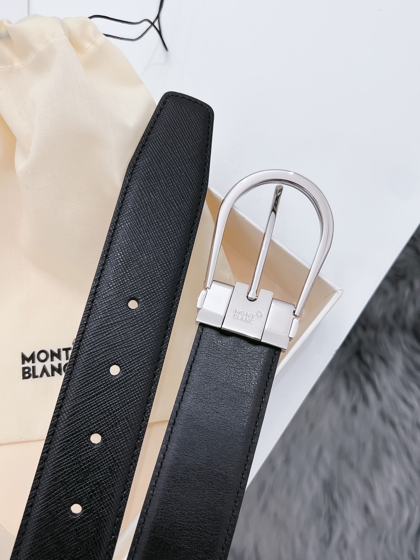 Montblanc 代购级 万宝龙 宽度3 5 CM休闲风格 进口小牛皮搭配进口小牛皮底 百搭简约的设计