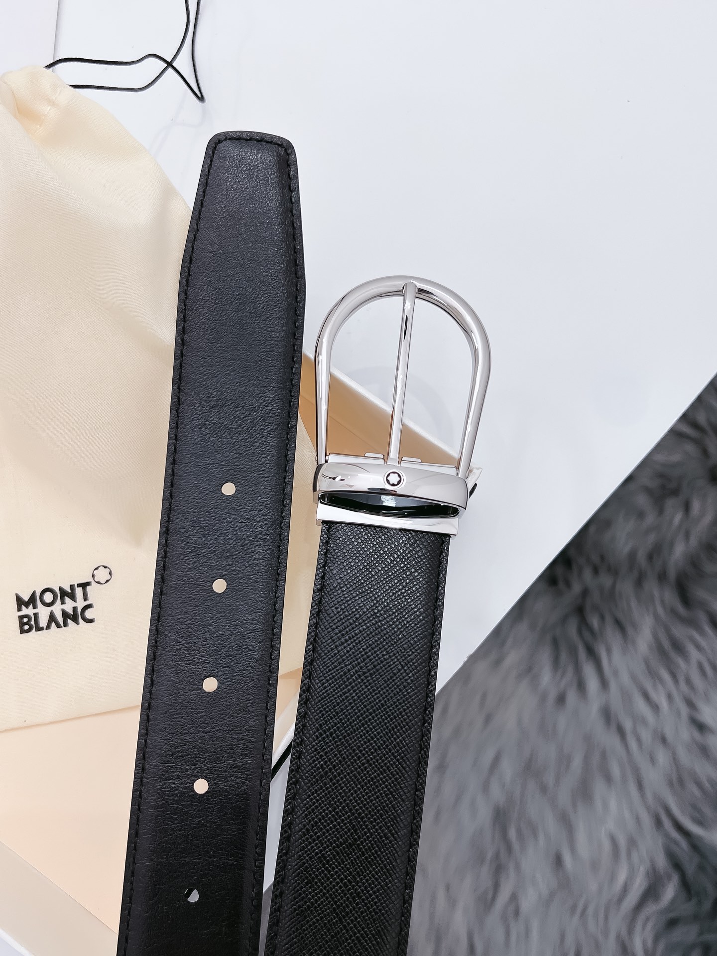 Montblanc 代购级 万宝龙 宽度3 5 CM休闲风格 进口小牛皮搭配进口小牛皮底 百搭简约的设计