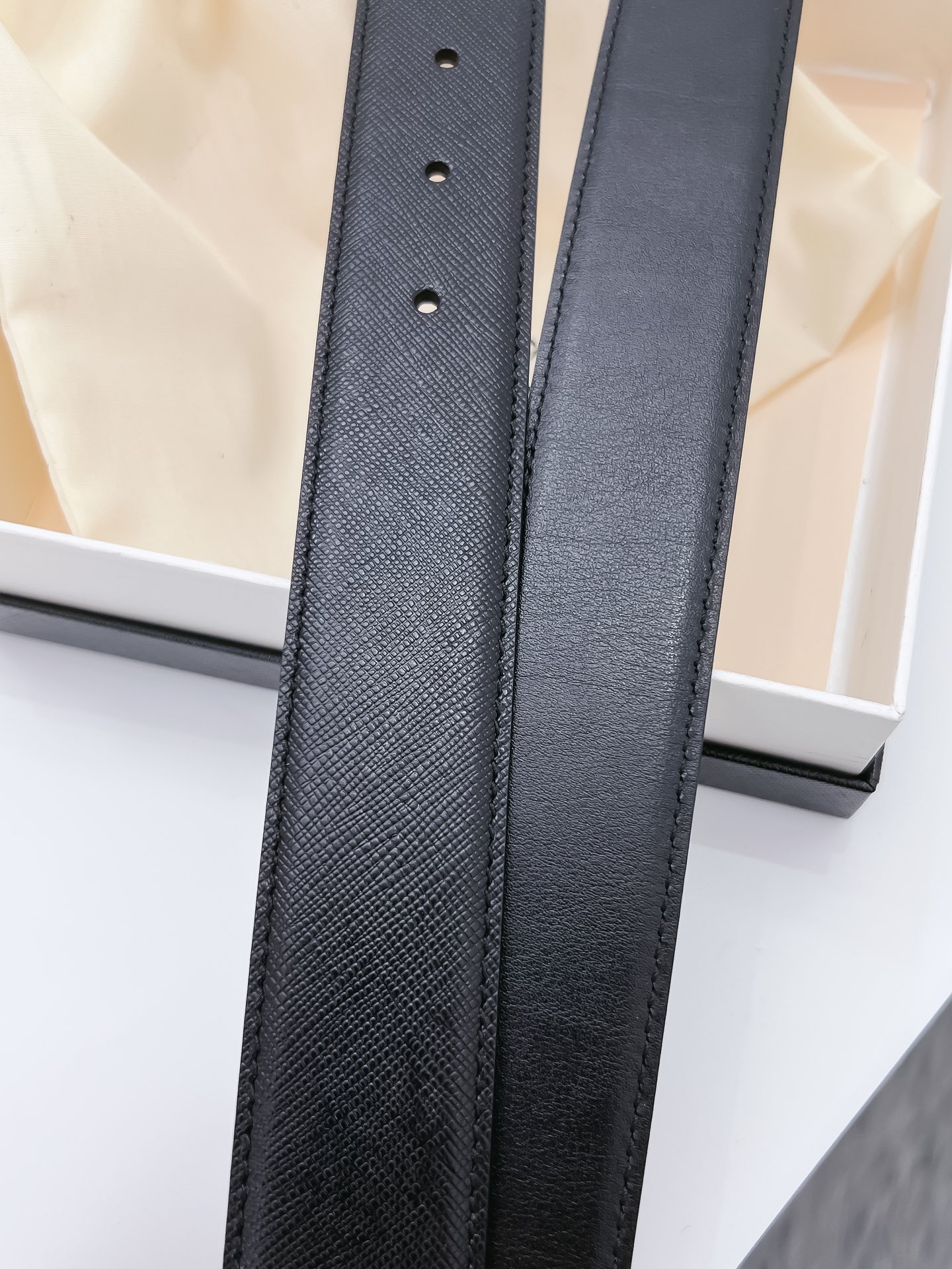 Montblanc 代购级 万宝龙 宽度3 5 CM休闲风格 进口小牛皮搭配进口小牛皮底 百搭简约的设计