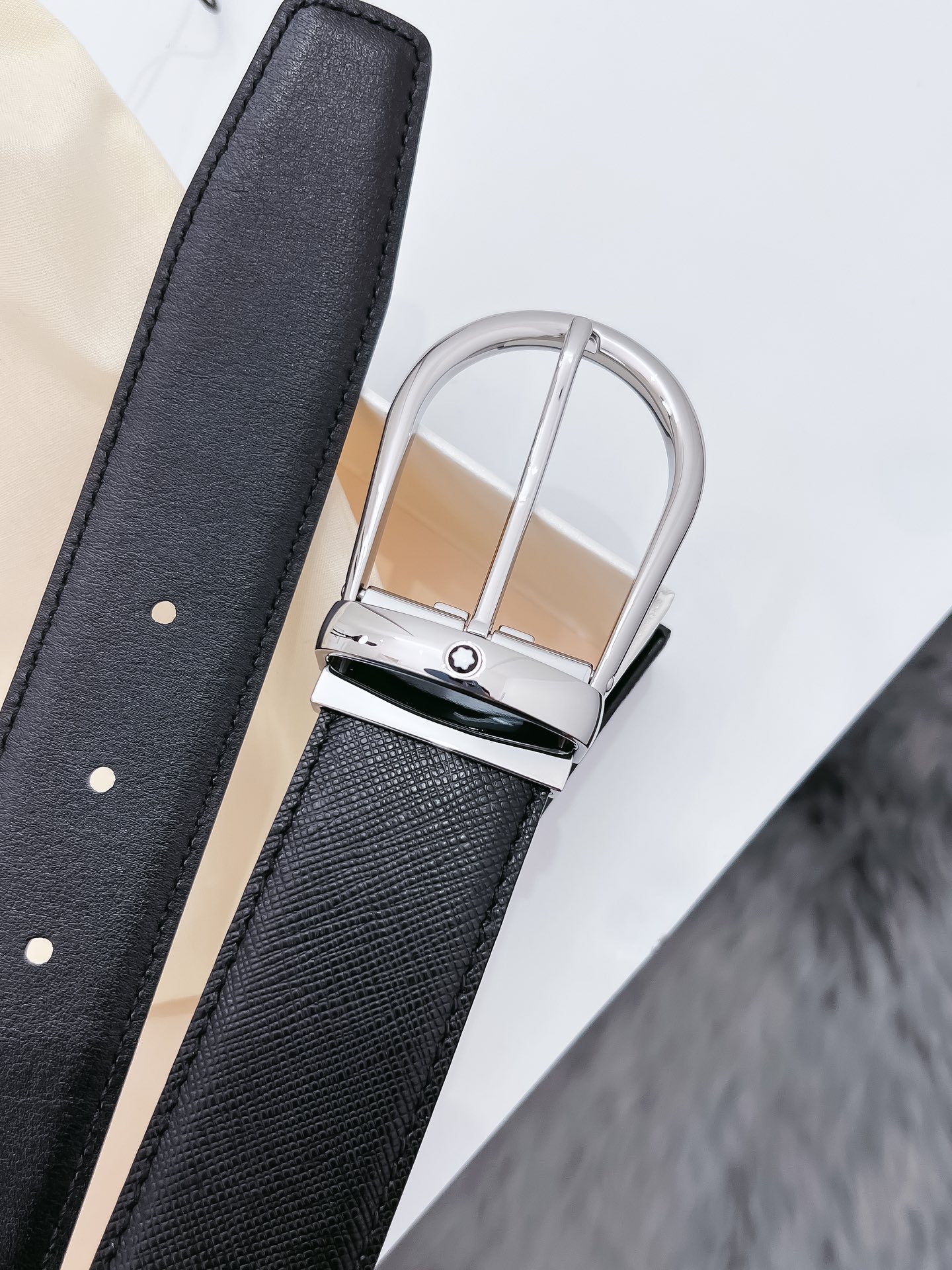 Montblanc 代购级 万宝龙 宽度3 5 CM休闲风格 进口小牛皮搭配进口小牛皮底 百搭简约的设计