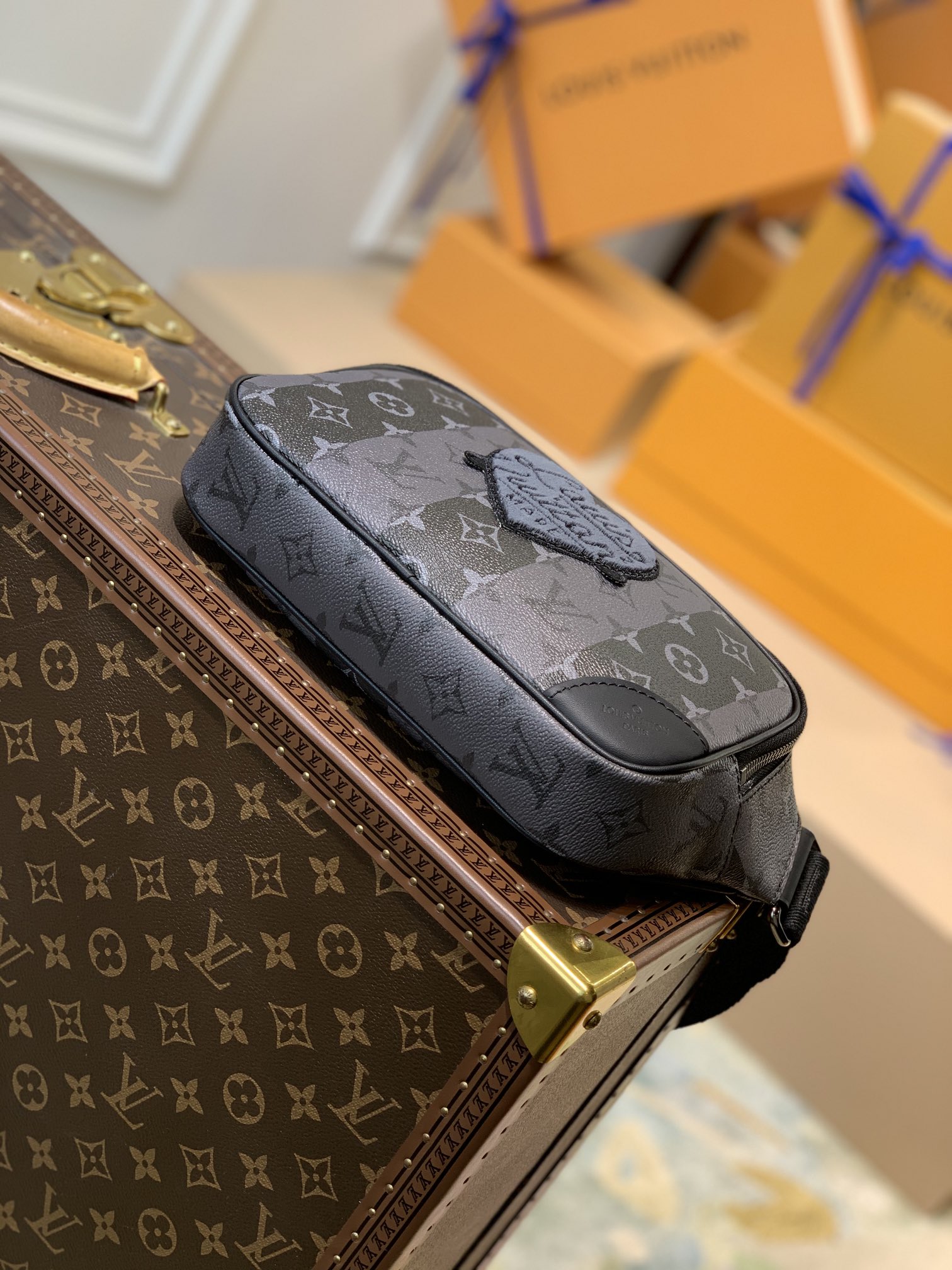 Louis Vuitton LV New Sling Bag 字样心形贴饰腰包 M59338