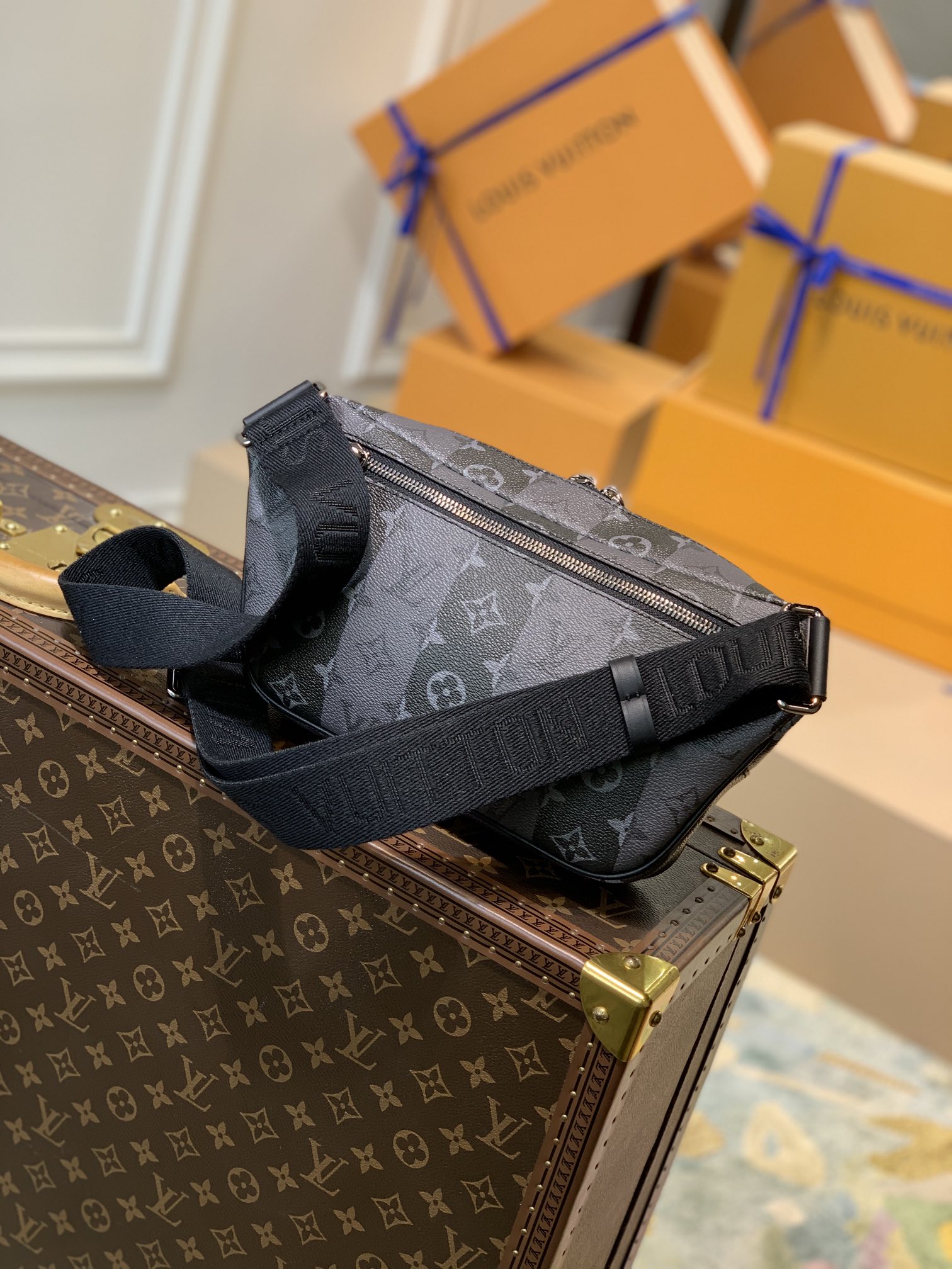 Louis Vuitton LV New Sling Bag 字样心形贴饰腰包 M59338