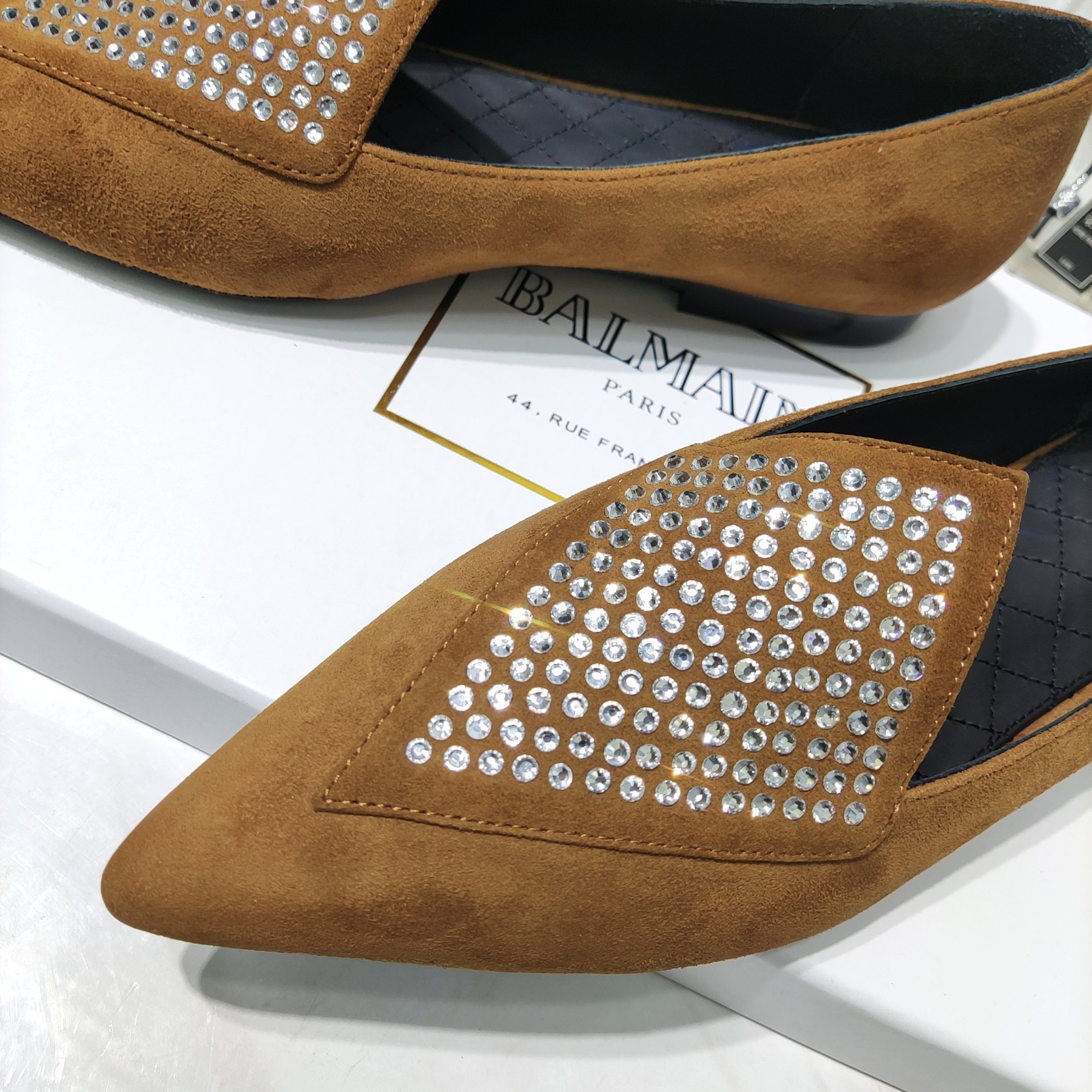 2022 Summer: Bal*ain & Balman’s Flat Shoes with Custom Sheepskin Zenium Technology - 图片 3