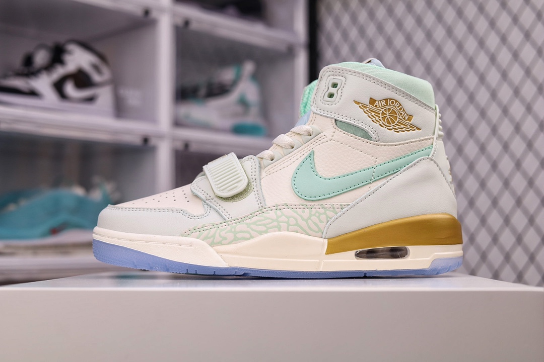 H0 核心虎年限定 新配色 Air Jordan Legacy 三合一312 薄荷绿 乔丹文化篮球鞋 。有着交错结合的设计，它的名字就展现出它所包含的鞋款元素，312 分别对应了 Air Jordan 3、Air Jordan 1 和 Air Trainer 2。