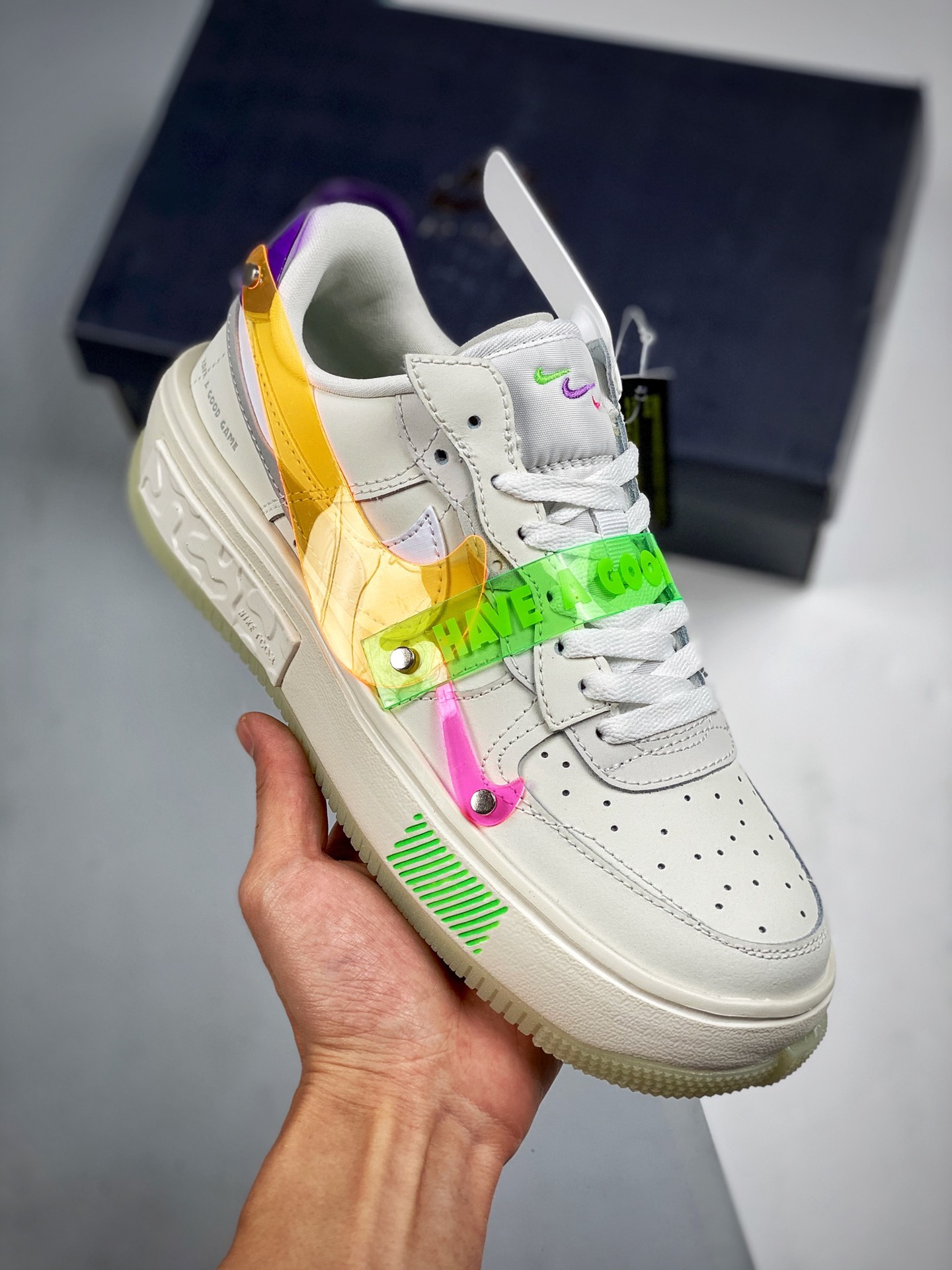 Air Force 1 Fontanka 电竞夜光 原楦头原纸板 纯正空军版型 专注外贸渠道 全掌内置蜂窝气垫 #原盒配件 原厂中底钢印、拉帮完美 官方货号：DO2332-111 SIZE：35.5 36 36.5 37.5 38 38.…