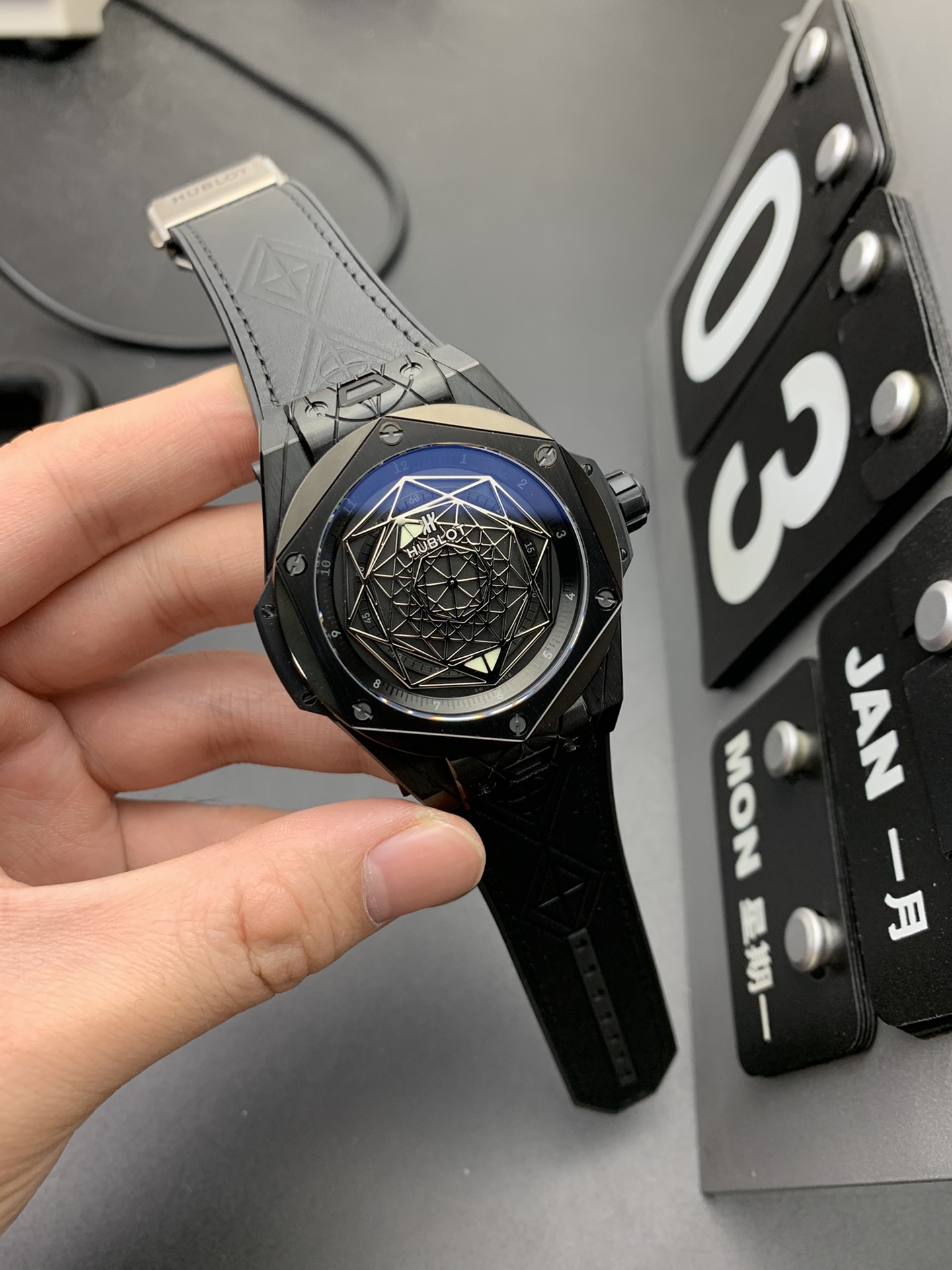 Hublot WWF 钛黑刺青