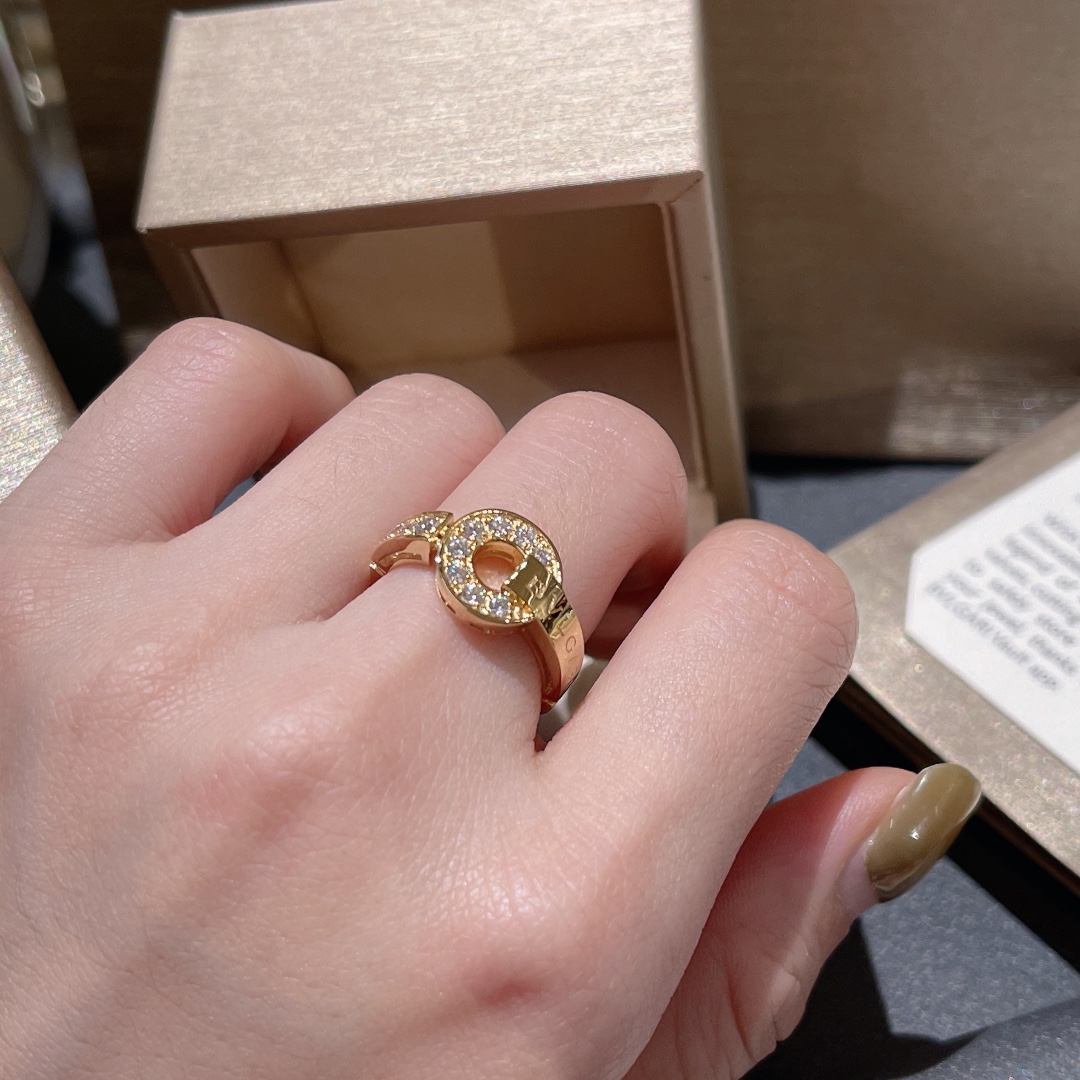 NO:635669,Baojia copper coin ring to attract wealth BR# round diamond ring, ring, Cartier high-end jewelry19860909宝家铜钱戒指 招财 BR#圆形镶钻戒指,,ring,卡迪亚高端饰品,Jewelry