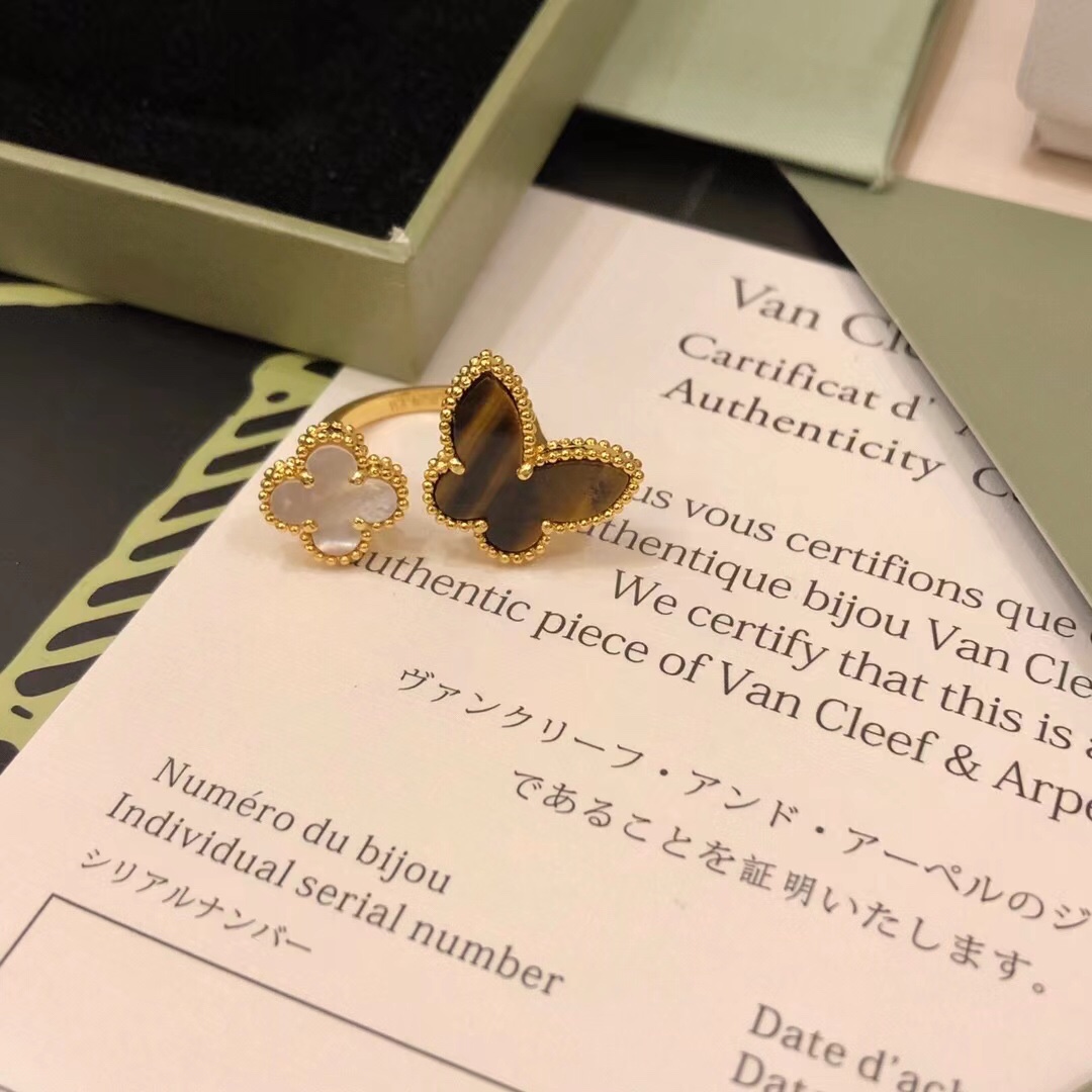 VCACleef&@rPels  梵克雅宝 虎眼四叶草&白贝母蝴蝶开口戒指；四叶草幸运符号，此系列设计灵