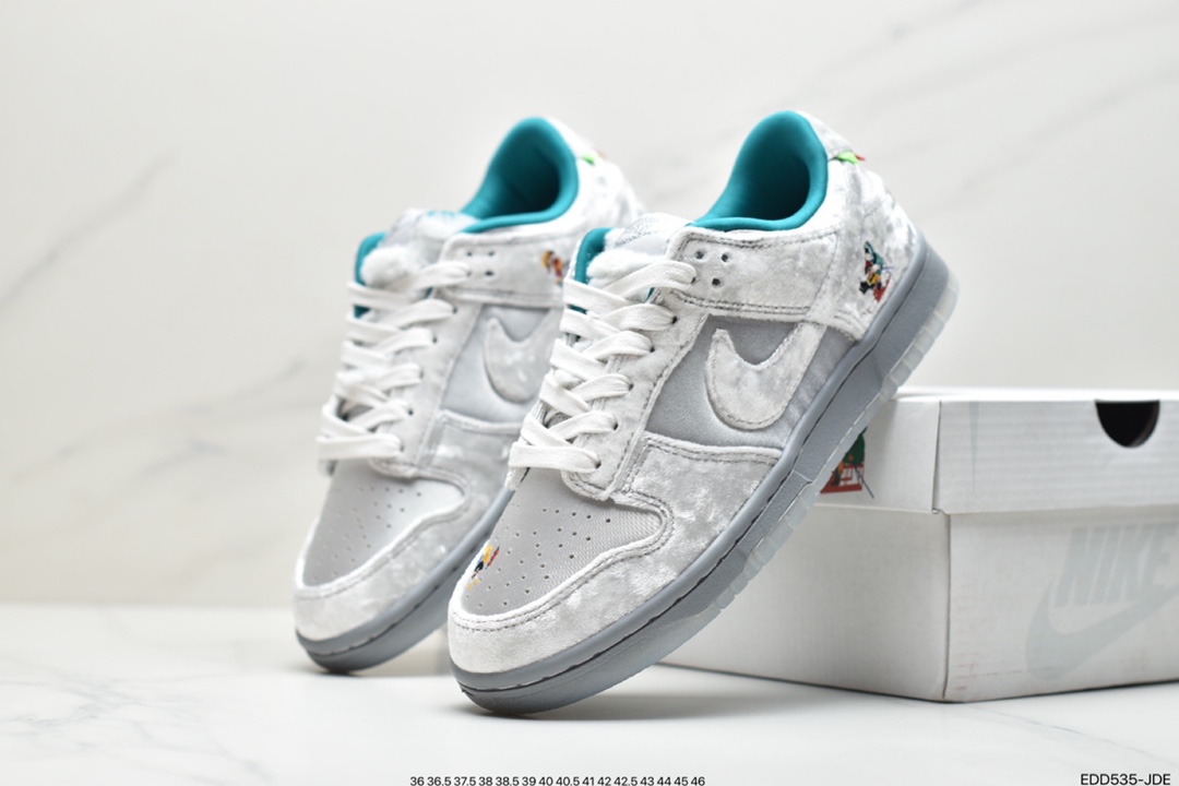 340 Nike Dunk Low Ice 冰雪节此配色采用缎面鞋底 DO2326-001