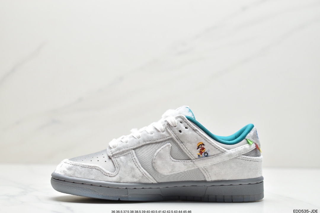 340 Nike Dunk Low Ice 冰雪节此配色采用缎面鞋底 DO2326-001