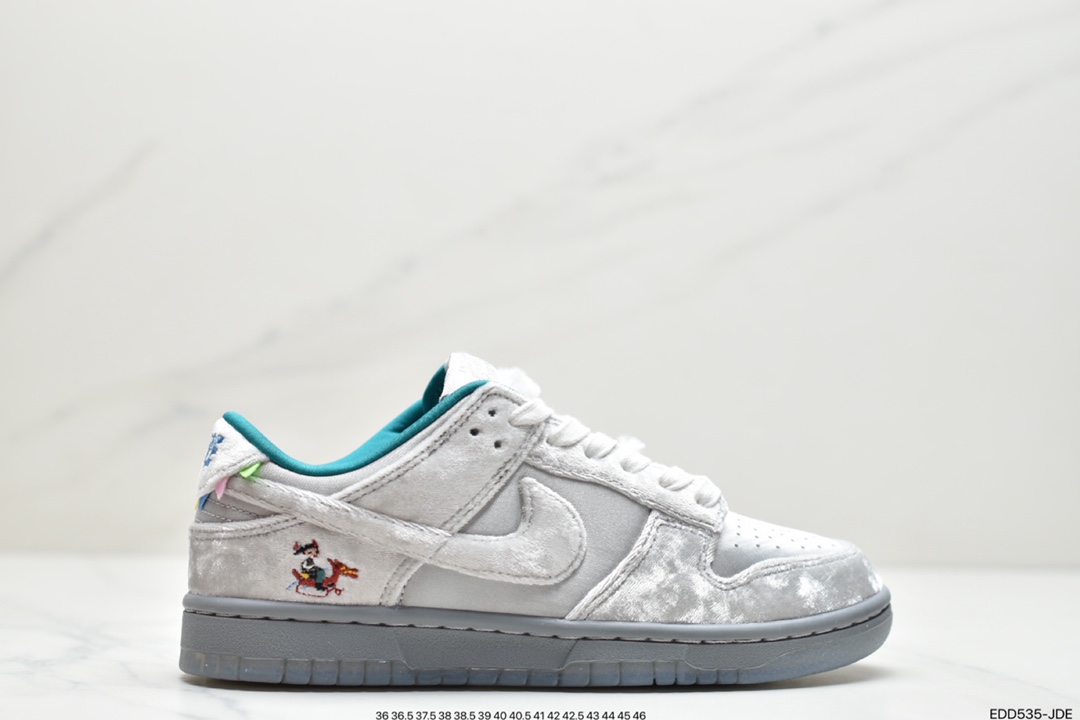 340 Nike Dunk Low Ice 冰雪节此配色采用缎面鞋底 DO2326-001