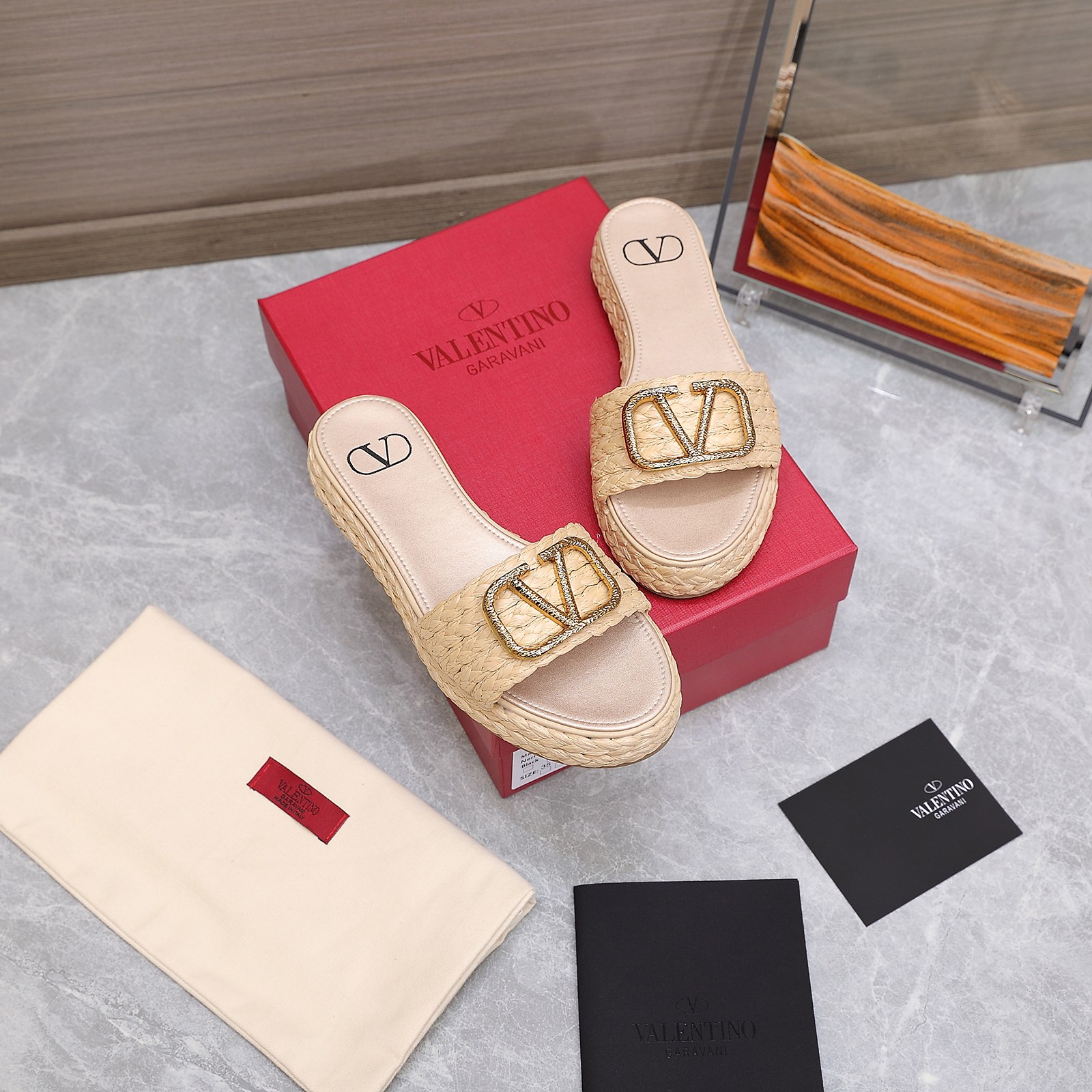 . Valentino/Valentino VT 2022 logotipo de metal más nuevo cuero piel grueso fondo zapatillas zapatos