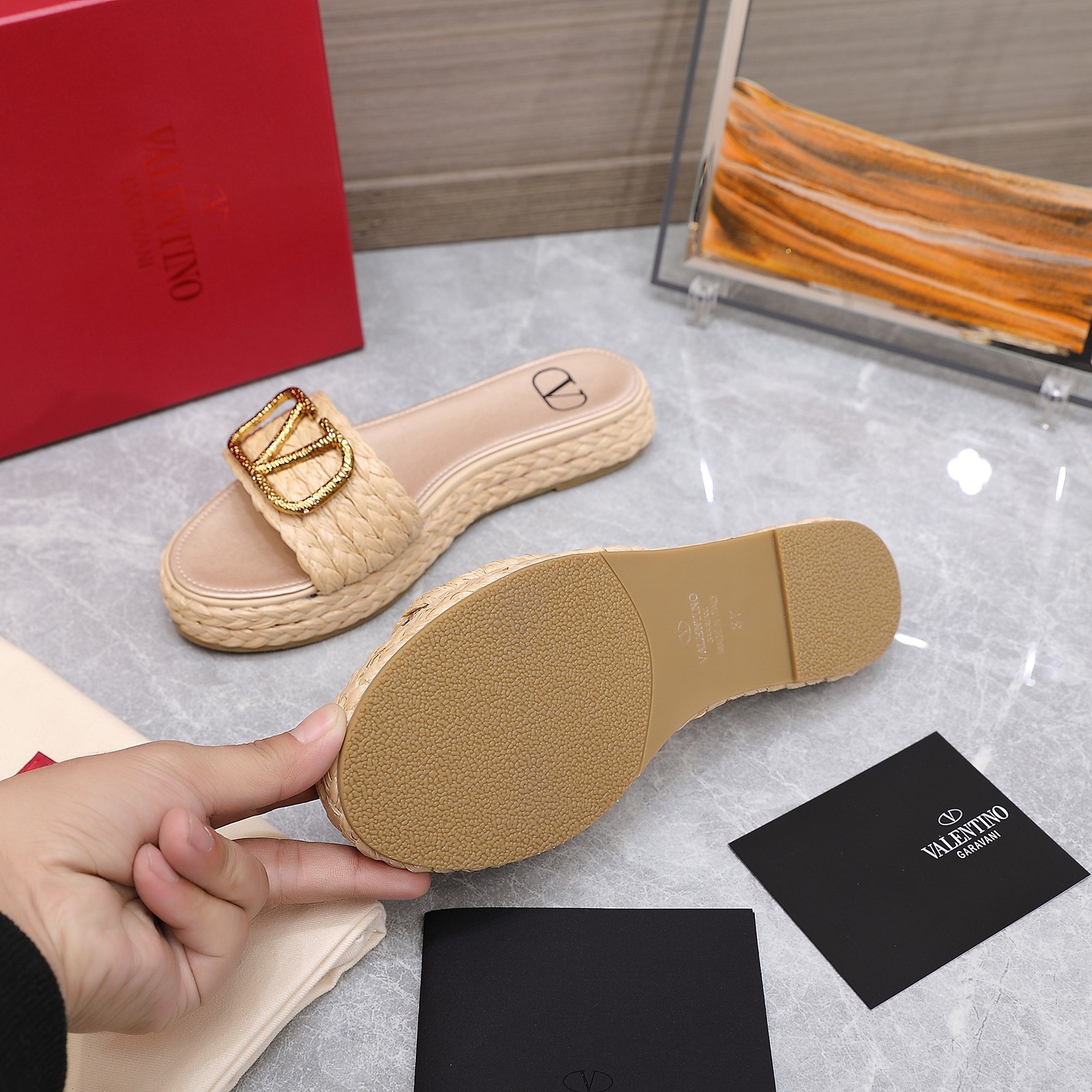. Valentino/Valentino VT 2022 logotipo de metal más nuevo cuero piel grueso fondo zapatillas zapatos