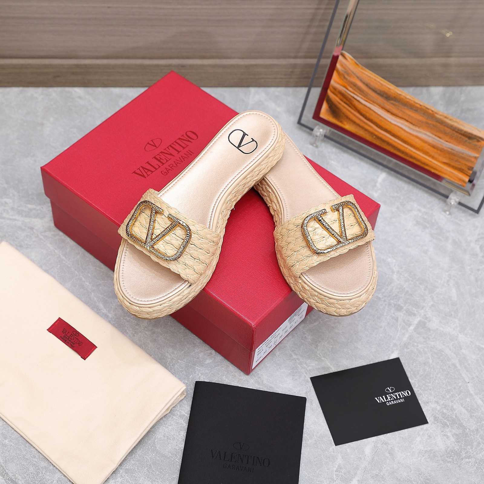 . Valentino/Valentino VT 2022 logotipo de metal más nuevo cuero piel grueso fondo zapatillas zapatos
