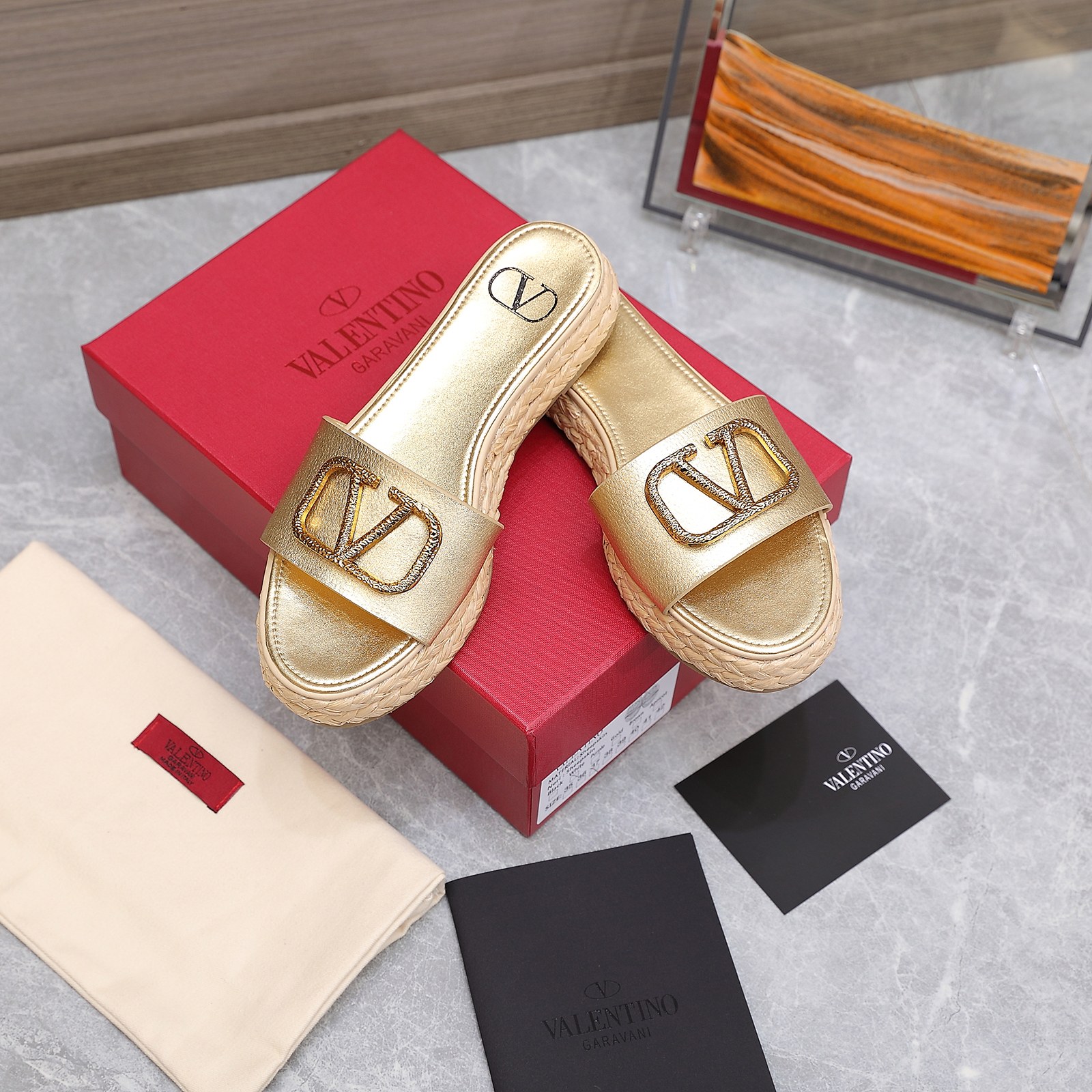 . Valentino/Valentino VT 2022 logotipo de metal más nuevo cuero piel grueso fondo zapatillas zapatos